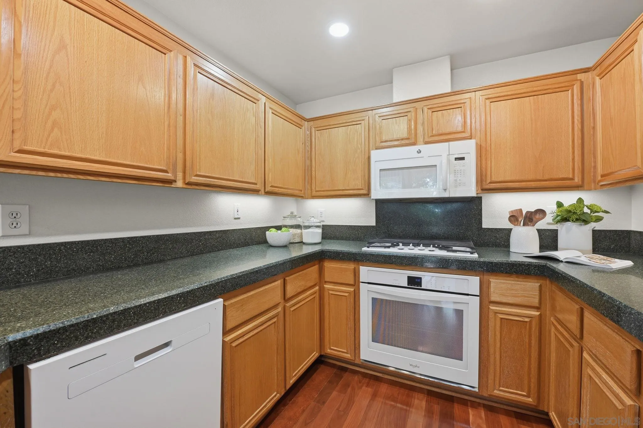 https://cdn.realtyfeed.com/cdn/127/260011786/4dd4d7b06f3b471541aaf9d3eb8e4167.webp
