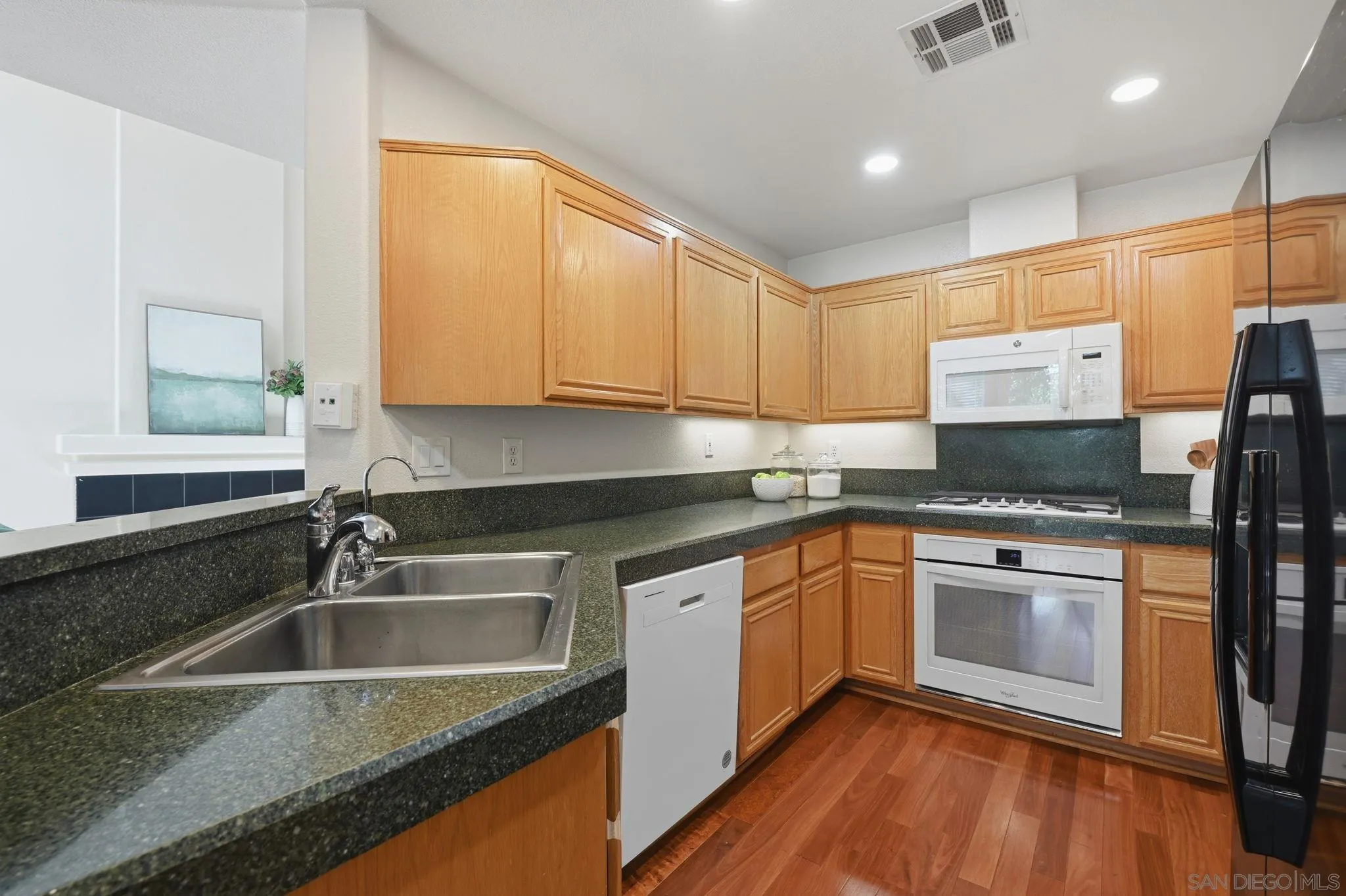 https://cdn.realtyfeed.com/cdn/127/260011786/59770a295f63815815e31bc7c8a39b5a.webp