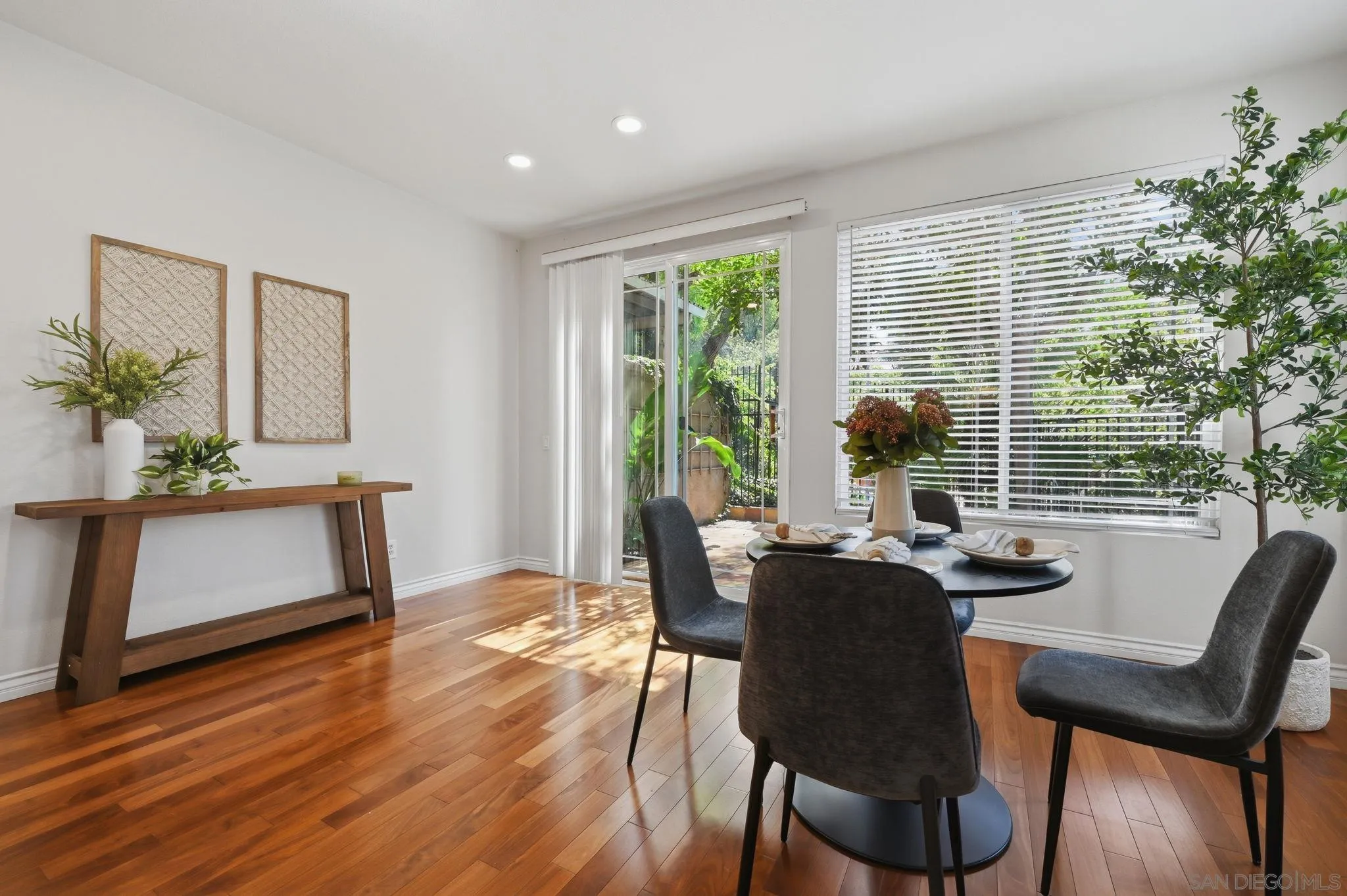 https://cdn.realtyfeed.com/cdn/127/260011786/9ae1facc44268f7996297e472a33aa5a.webp