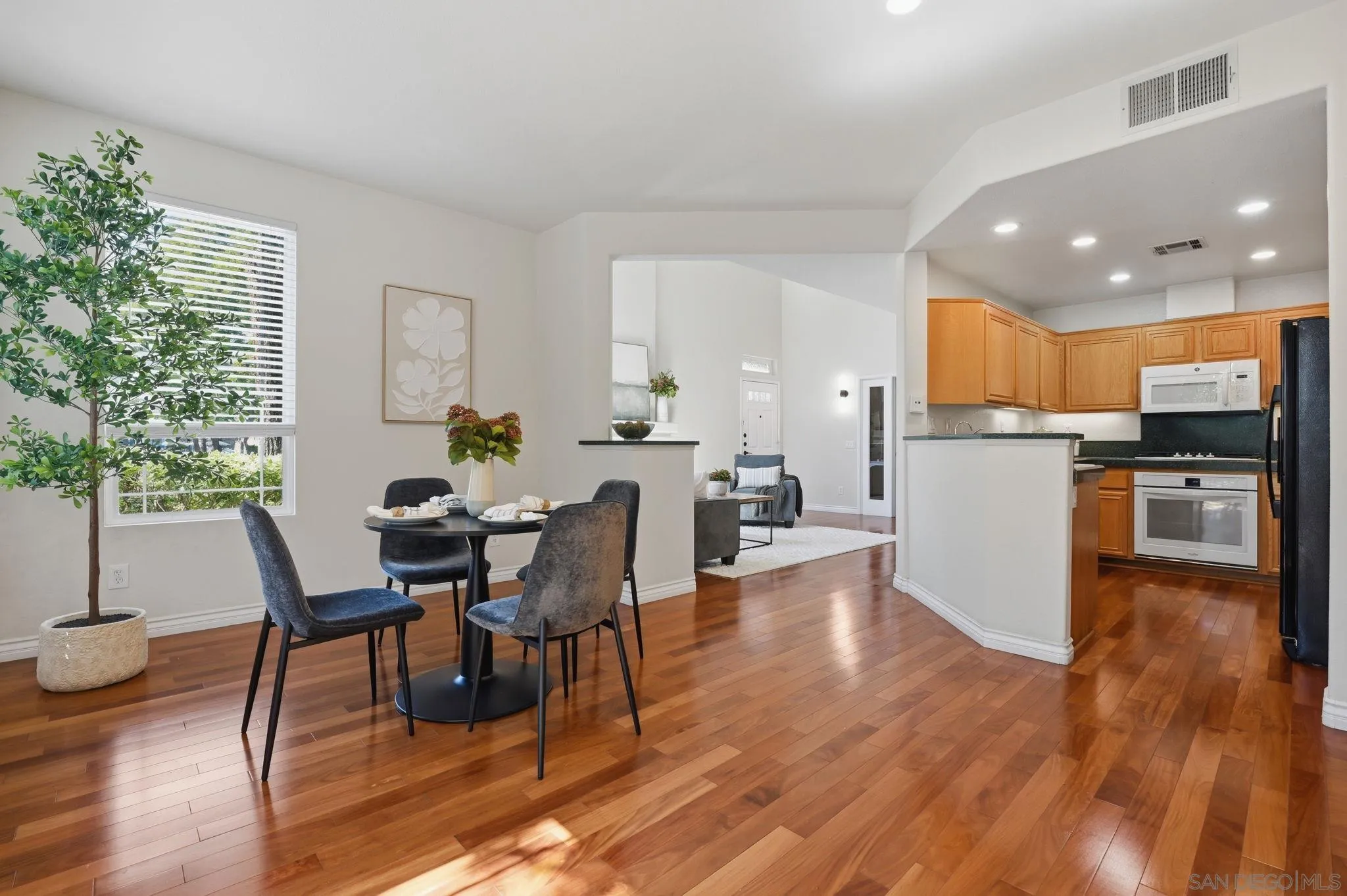 https://cdn.realtyfeed.com/cdn/127/260011786/a447f086d23199c12d88b526f19abf9b.webp