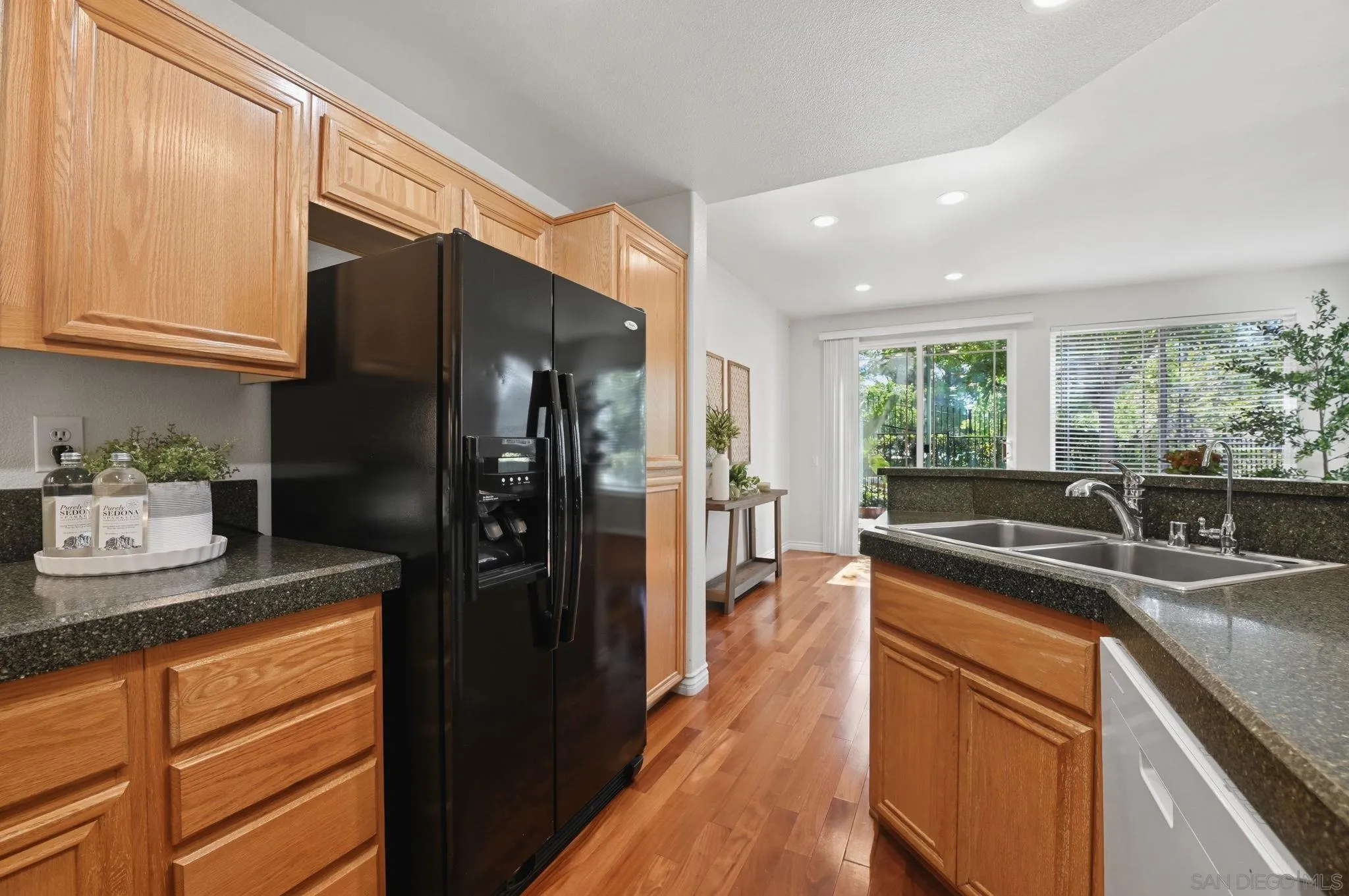 https://cdn.realtyfeed.com/cdn/127/260011786/c91a19b16f2ca6b63a514be97d65ecdc.webp