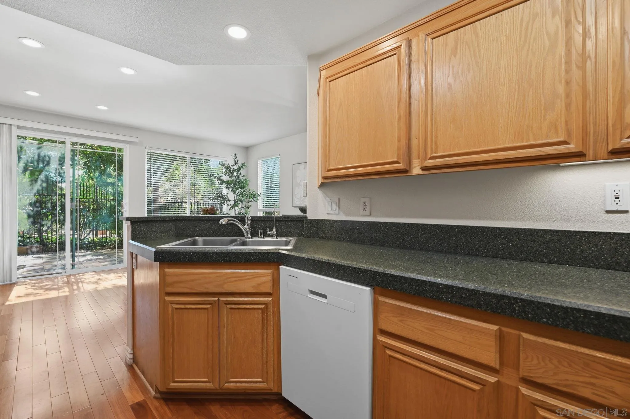 https://cdn.realtyfeed.com/cdn/127/260011786/e1f09ad95da6160b60a0a76dc1dee71f.webp