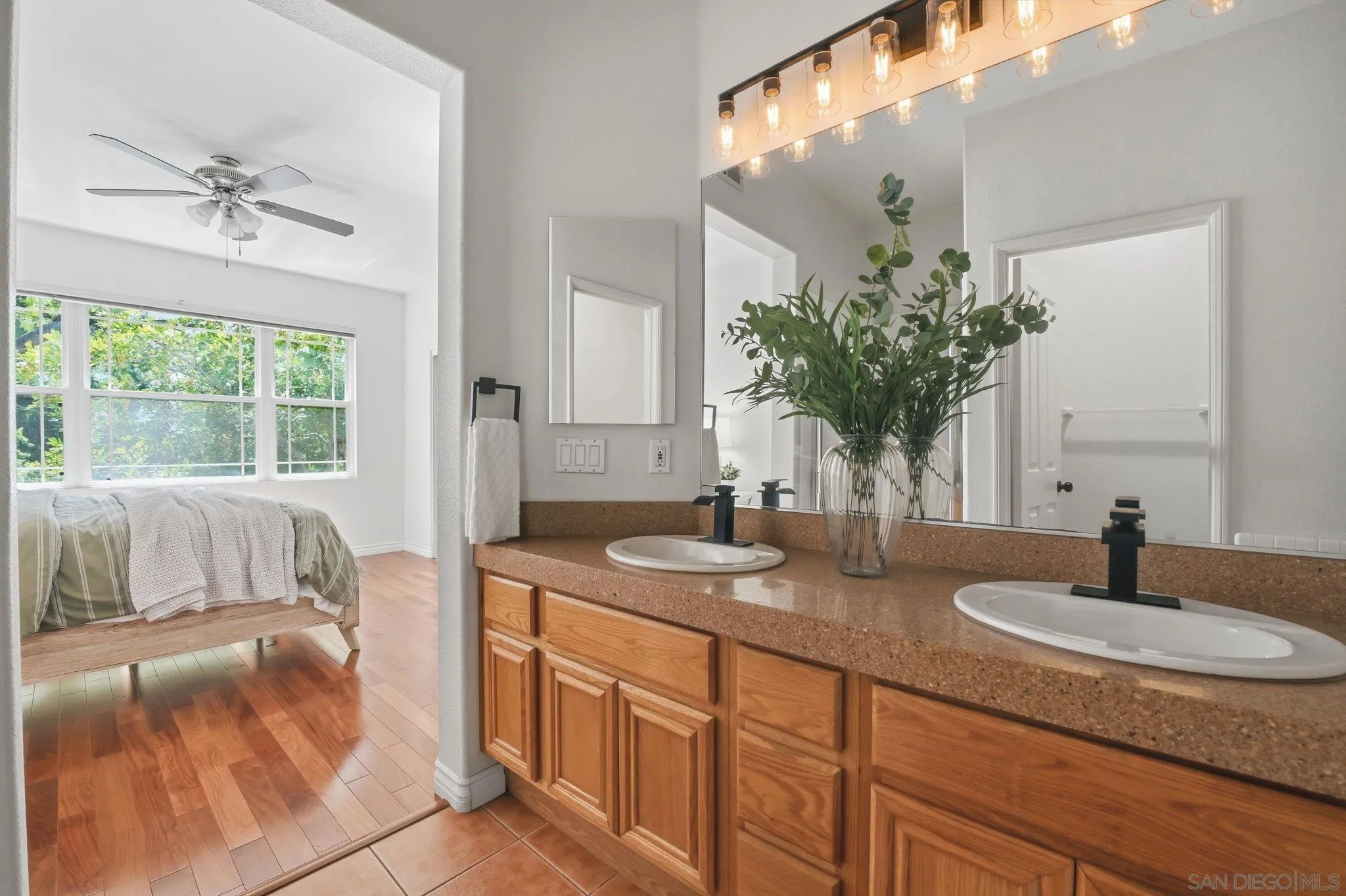 https://cdn.realtyfeed.com/cdn/127/260011786/e2caed84bf06fda8b582892932056dc0.webp