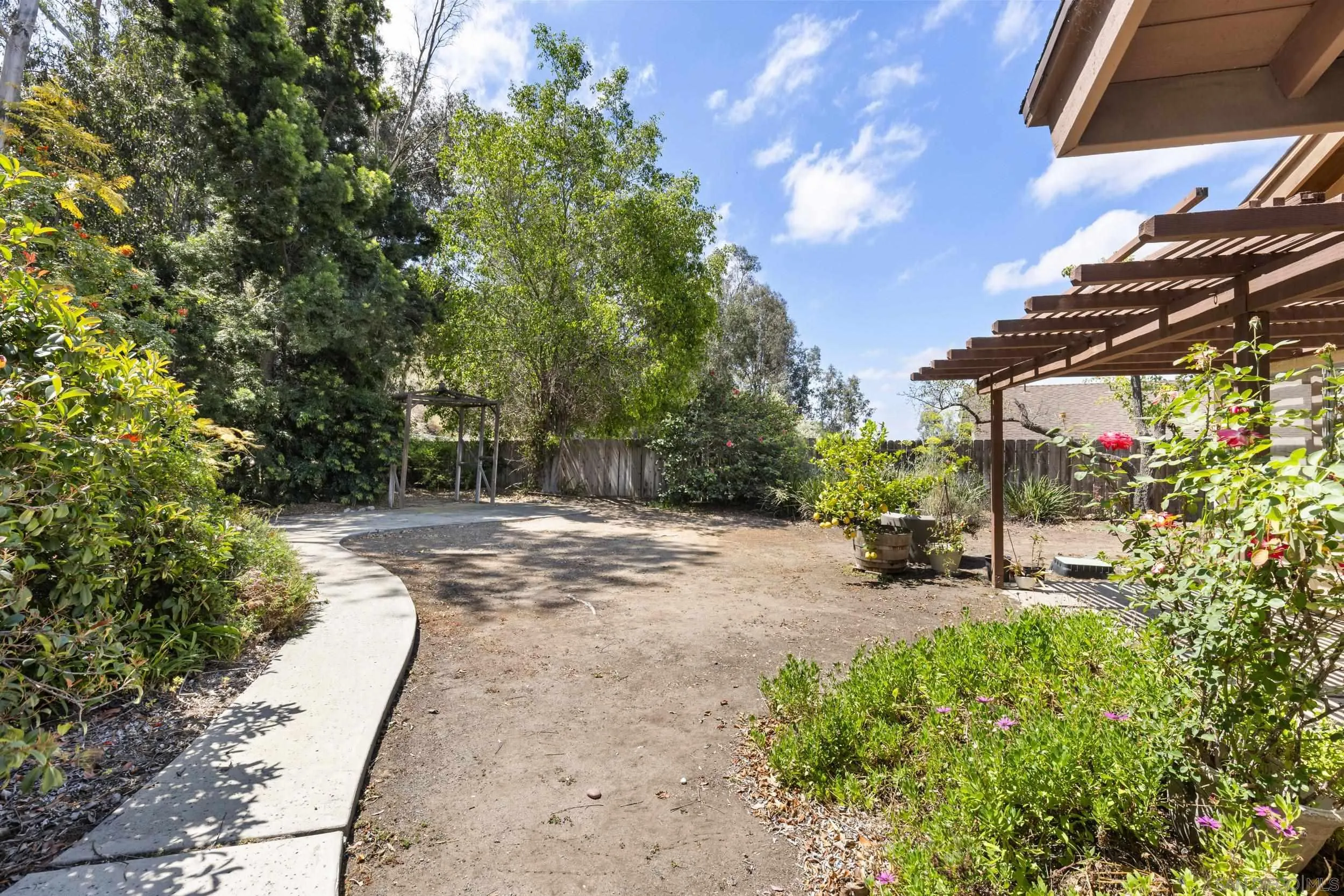 https://cdn.realtyfeed.com/cdn/127/260011787/94a46c97ee5d0b9a4bc6360c651ede15.webp