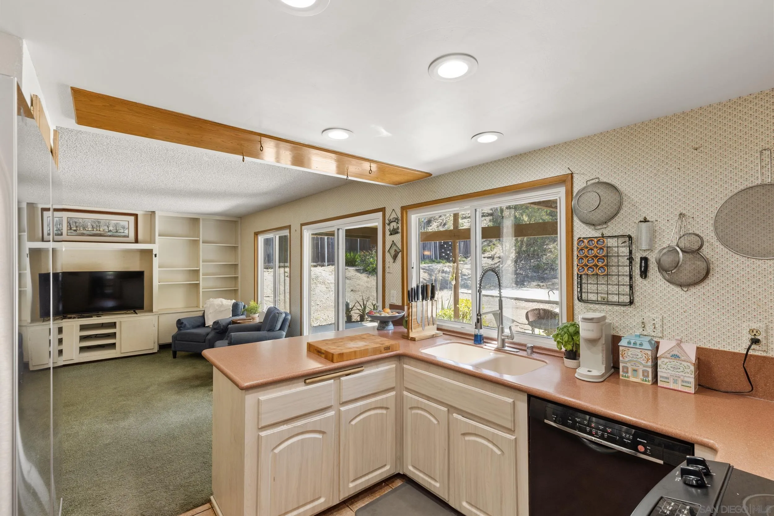 https://cdn.realtyfeed.com/cdn/127/260011787/aa9bb4ad7b14c06ef1783445667e7d86.webp