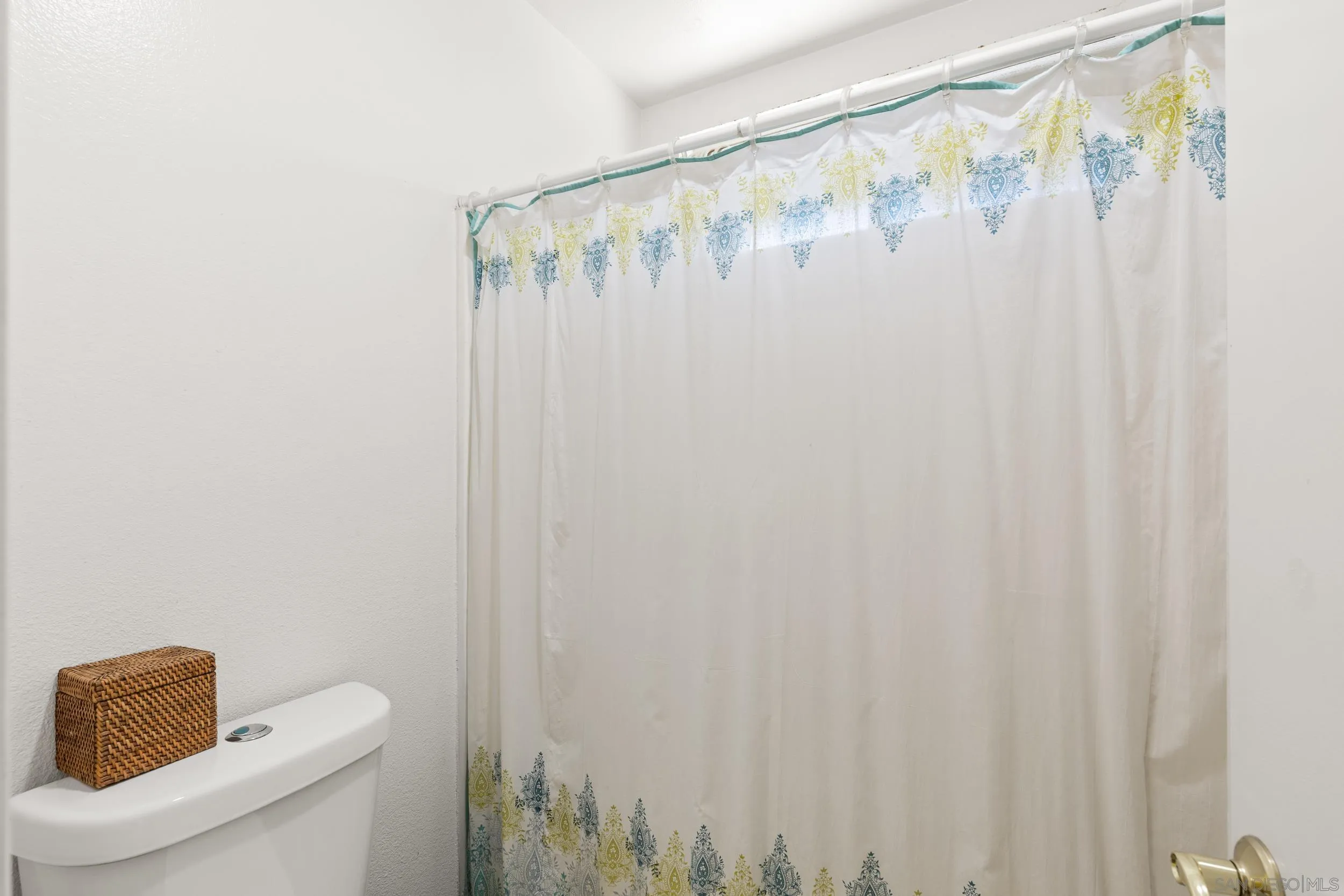 https://cdn.realtyfeed.com/cdn/127/260011787/ce136c0c230b9a98bb6f3787d94f7a9a.webp