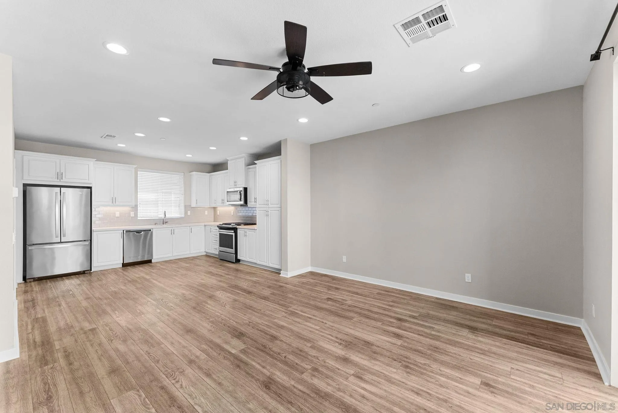 Photo #3: 260011790 Listing: Photo #3