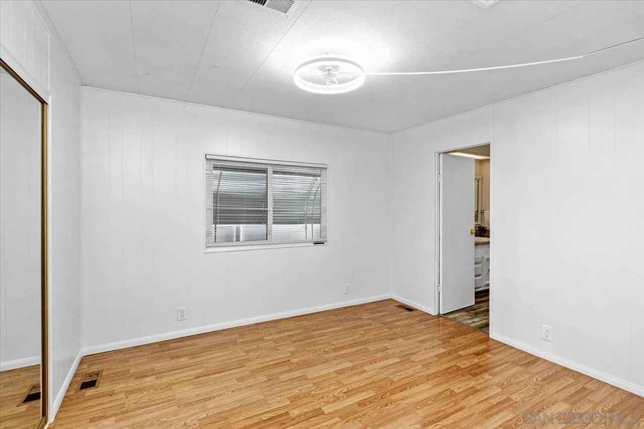 https://cdn.realtyfeed.com/cdn/127/260011794/950a87235c3b4c180f88b2e38d56a57b.webp
