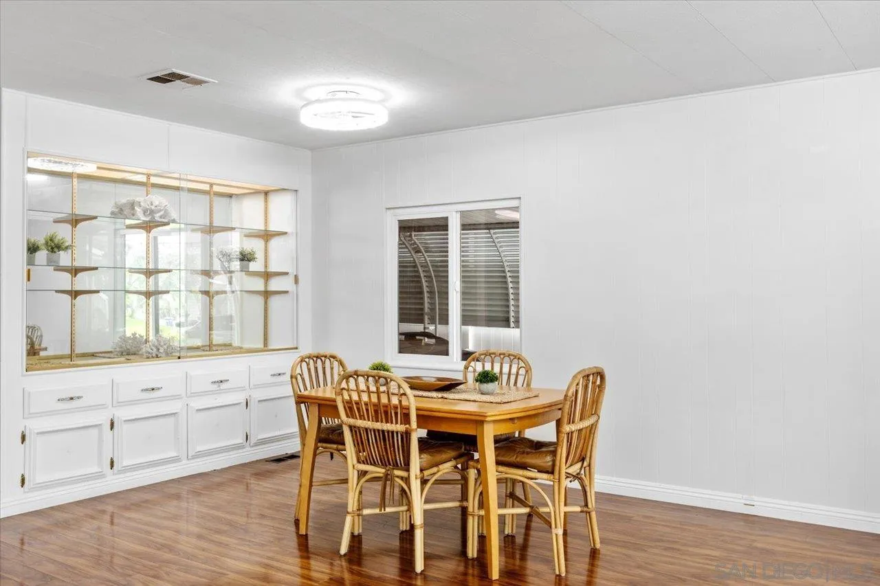 https://cdn.realtyfeed.com/cdn/127/260011794/a854d8608ca4d6a343142d14393cc326.webp