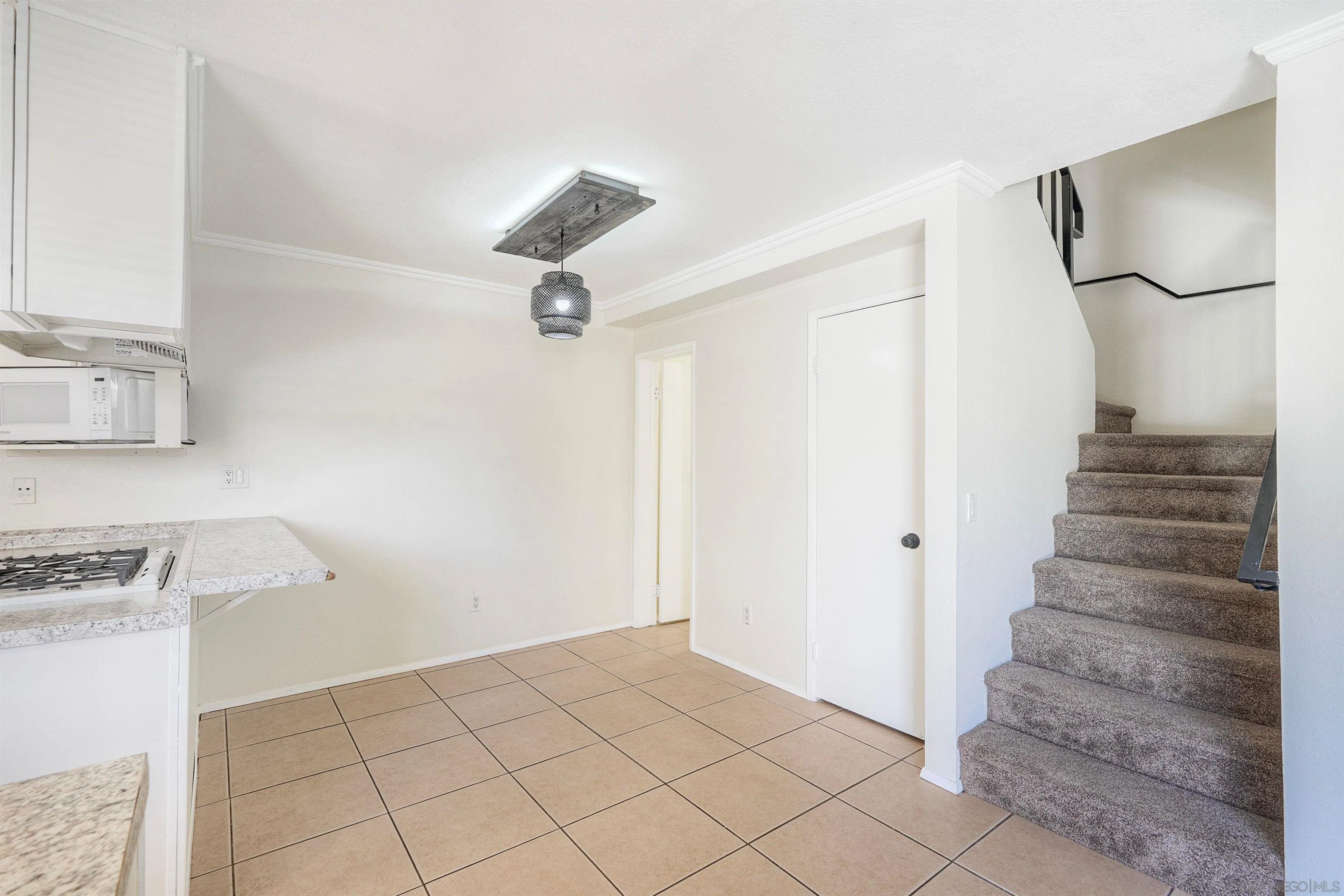 https://cdn.realtyfeed.com/cdn/127/260011796/0b35bd0cefd39eb4925edafe88e53171.webp