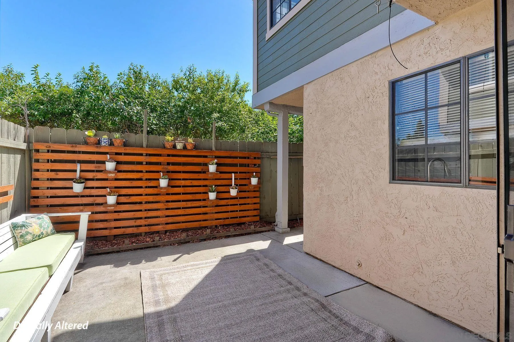 https://cdn.realtyfeed.com/cdn/127/260011796/9f1131a9d8c6086c79c5a04d9285edb9.webp