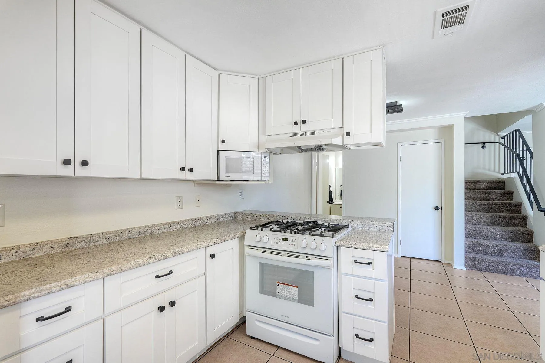 https://cdn.realtyfeed.com/cdn/127/260011796/cc8e5e2e12337f01cfde4e0321f09485.webp