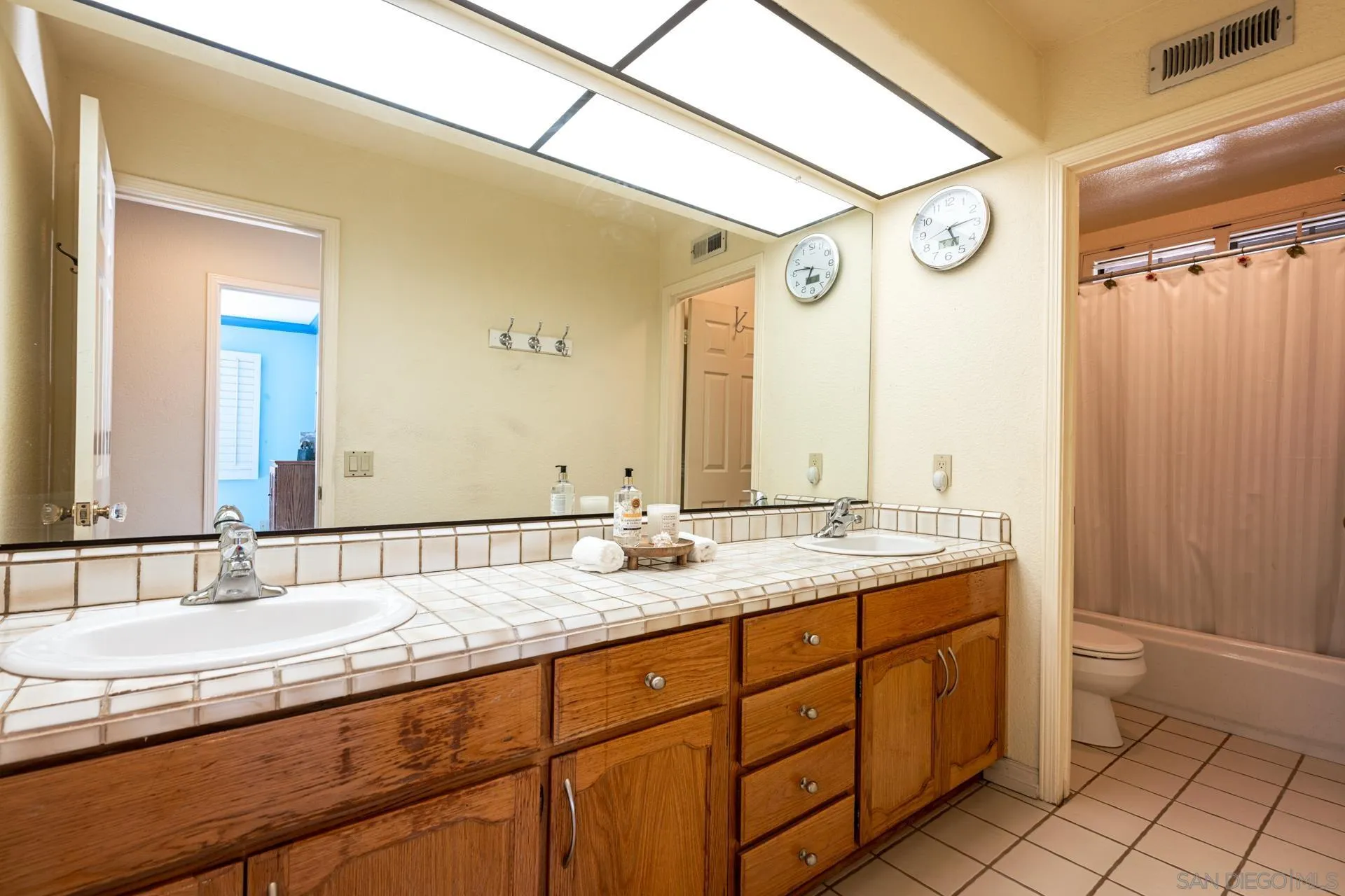 https://cdn.realtyfeed.com/cdn/127/260011798/0f7120229f69b6570cf1ebce9935ccf4.webp