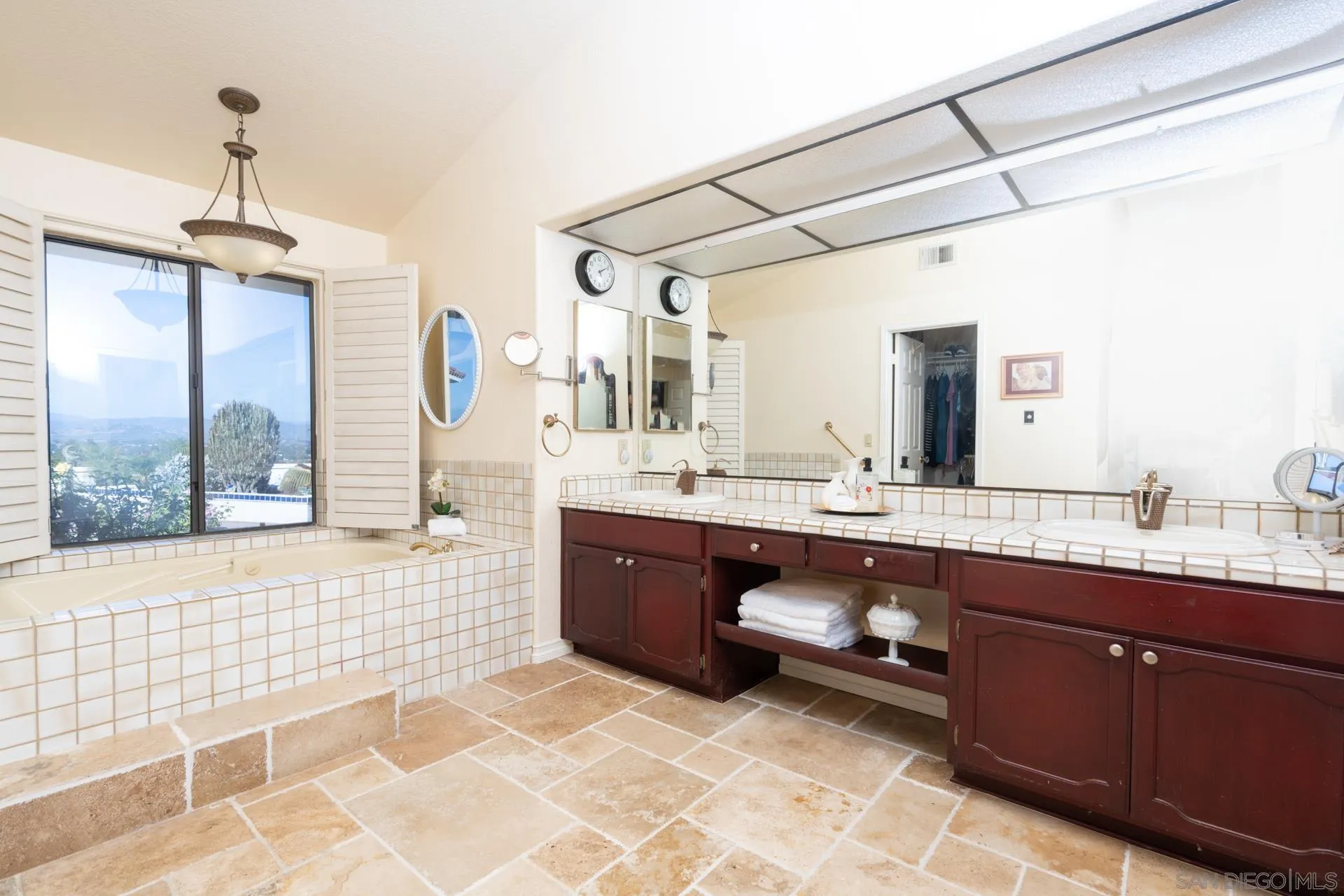 https://cdn.realtyfeed.com/cdn/127/260011798/397298a7506b61198c165065ebb39c81.webp