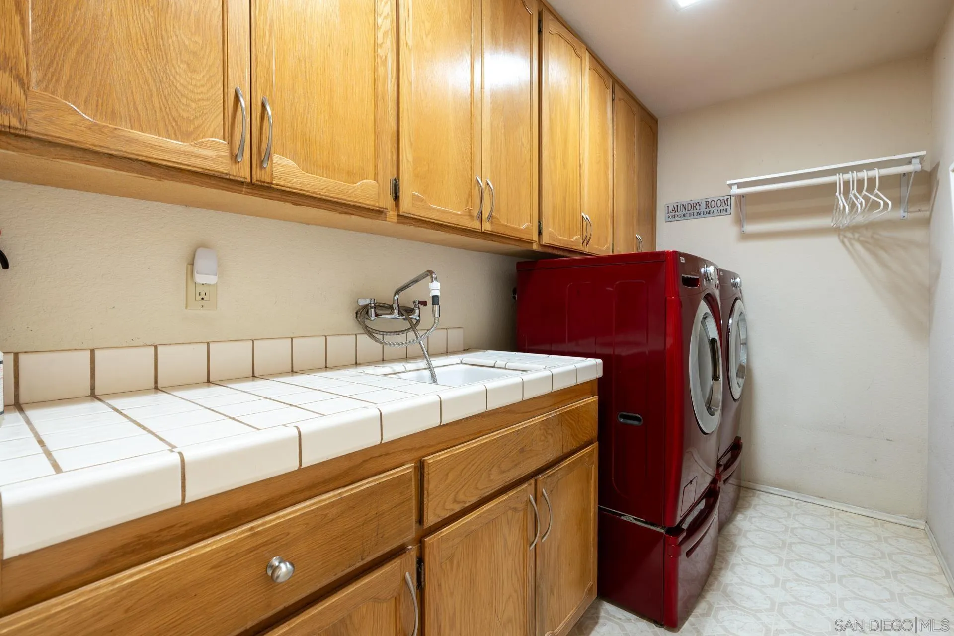 https://cdn.realtyfeed.com/cdn/127/260011798/4d0f83622d1f5767af7dc6b23d31280f.webp