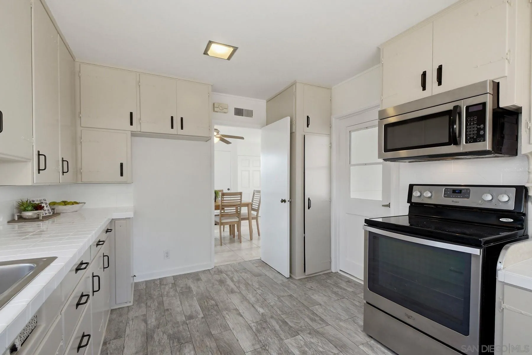 https://cdn.realtyfeed.com/cdn/127/260011799/34a7cabc11175ffce62cba471cf92bd0.webp