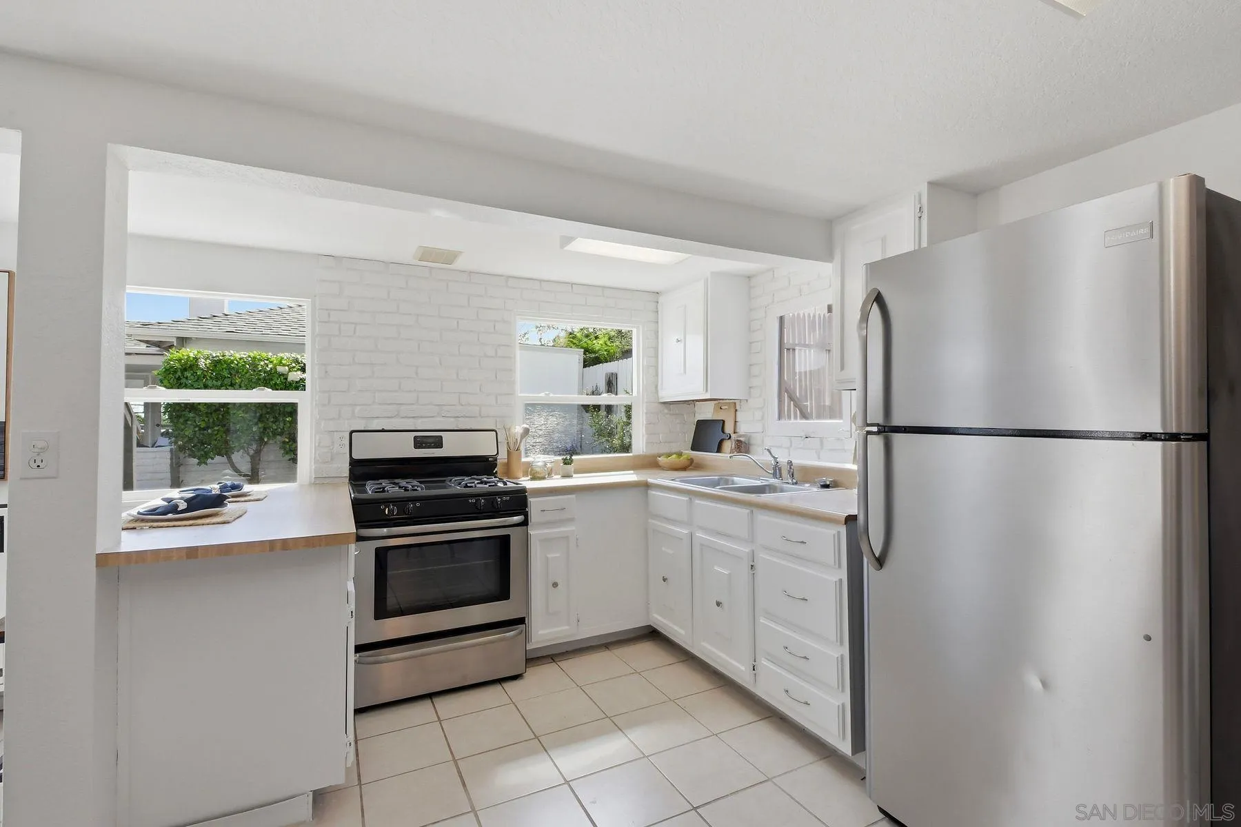 https://cdn.realtyfeed.com/cdn/127/260011799/3f88248b98f6c76bdef6873be053686b.webp