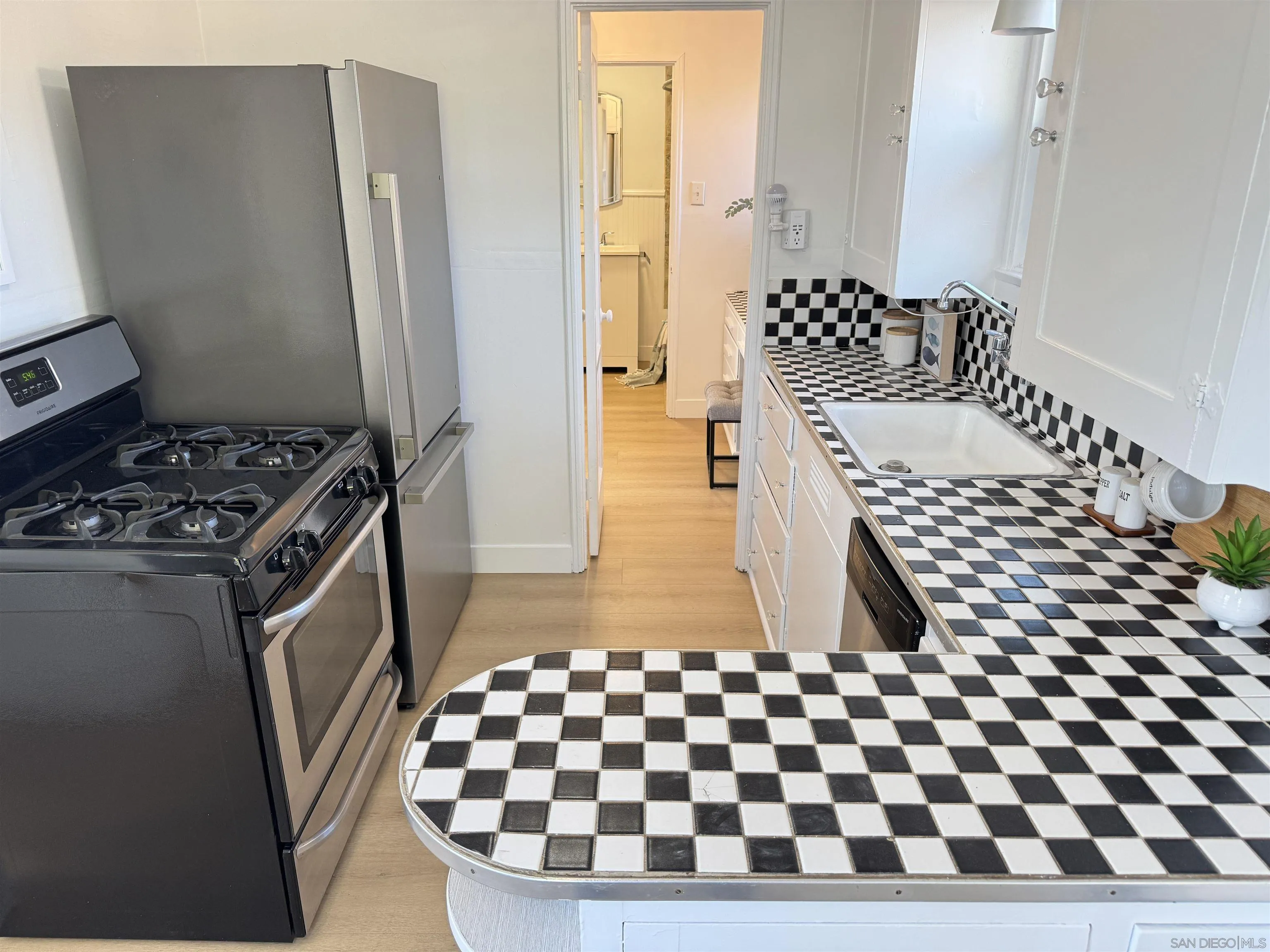 https://cdn.realtyfeed.com/cdn/127/260011799/8ea9e2d8fa2a9452d137b9287e613ed8.webp
