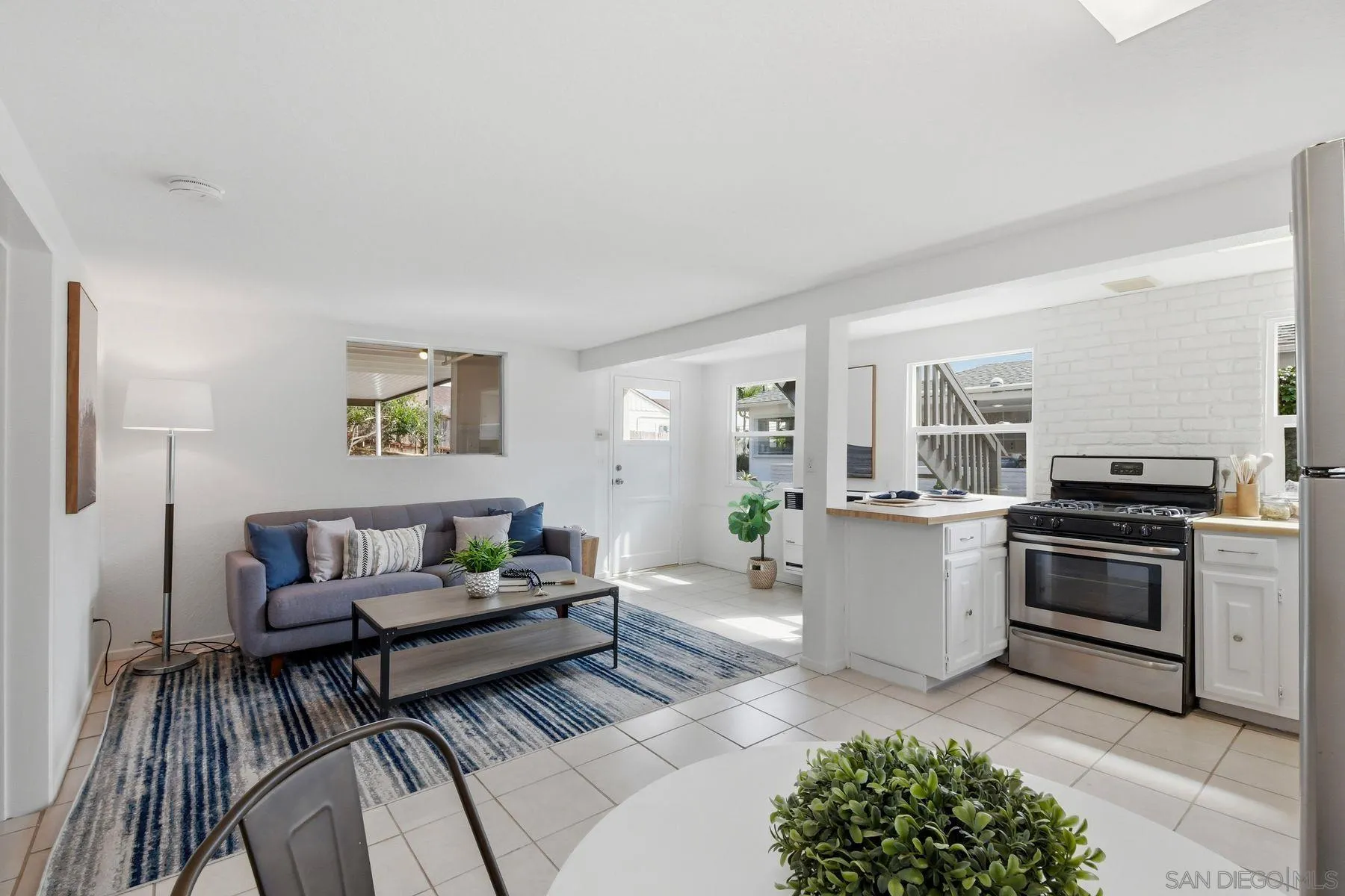 https://cdn.realtyfeed.com/cdn/127/260011799/9a3ad6dd7d9fcfe3a19e3495b79169ee.webp