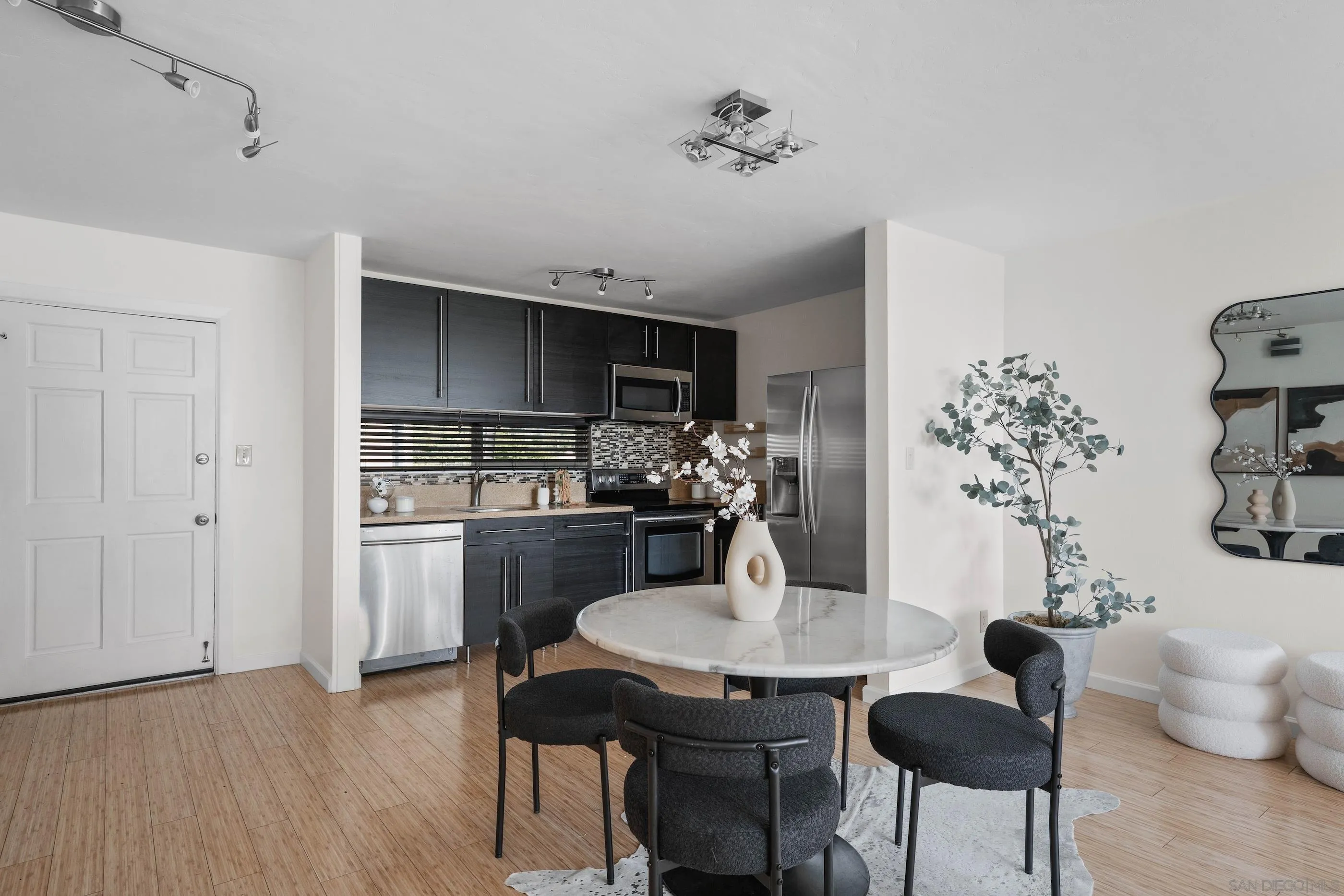 Photo #2: 2600118 Listing: Photo #2