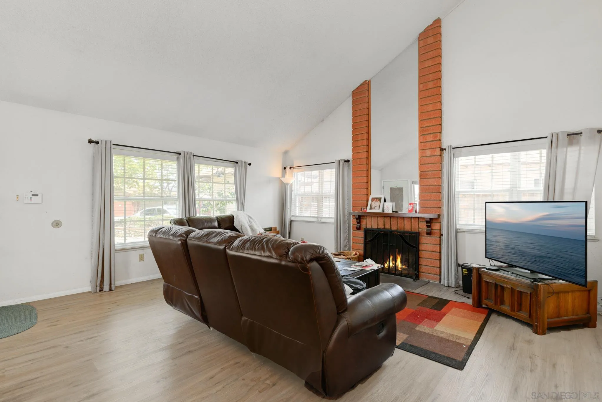 https://cdn.realtyfeed.com/cdn/127/260011800/3c42f3ffd21ebed7694e454665fda140.webp