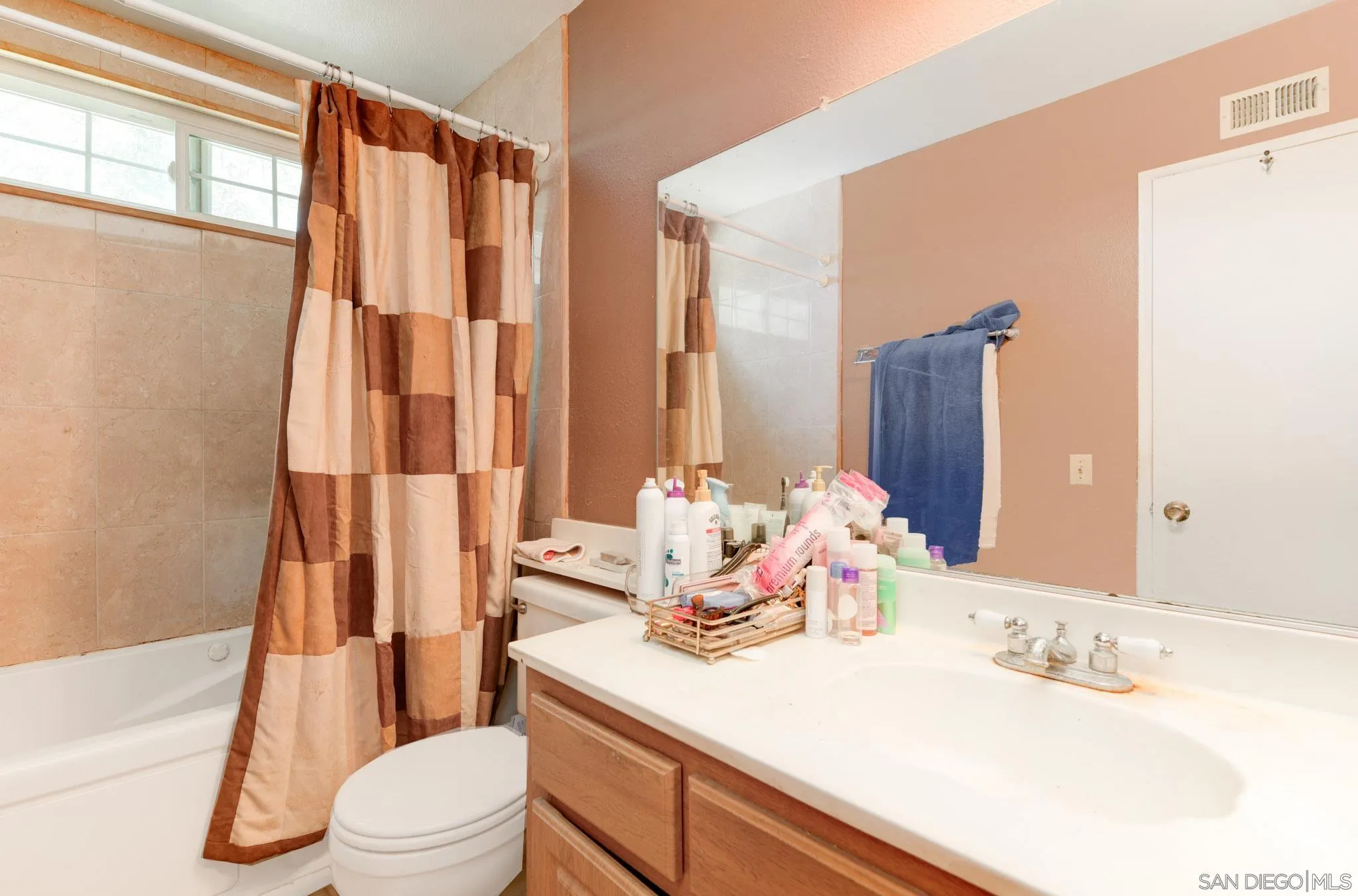 https://cdn.realtyfeed.com/cdn/127/260011800/ce18ce45c8c84322fbe47c19a21f9bff.webp