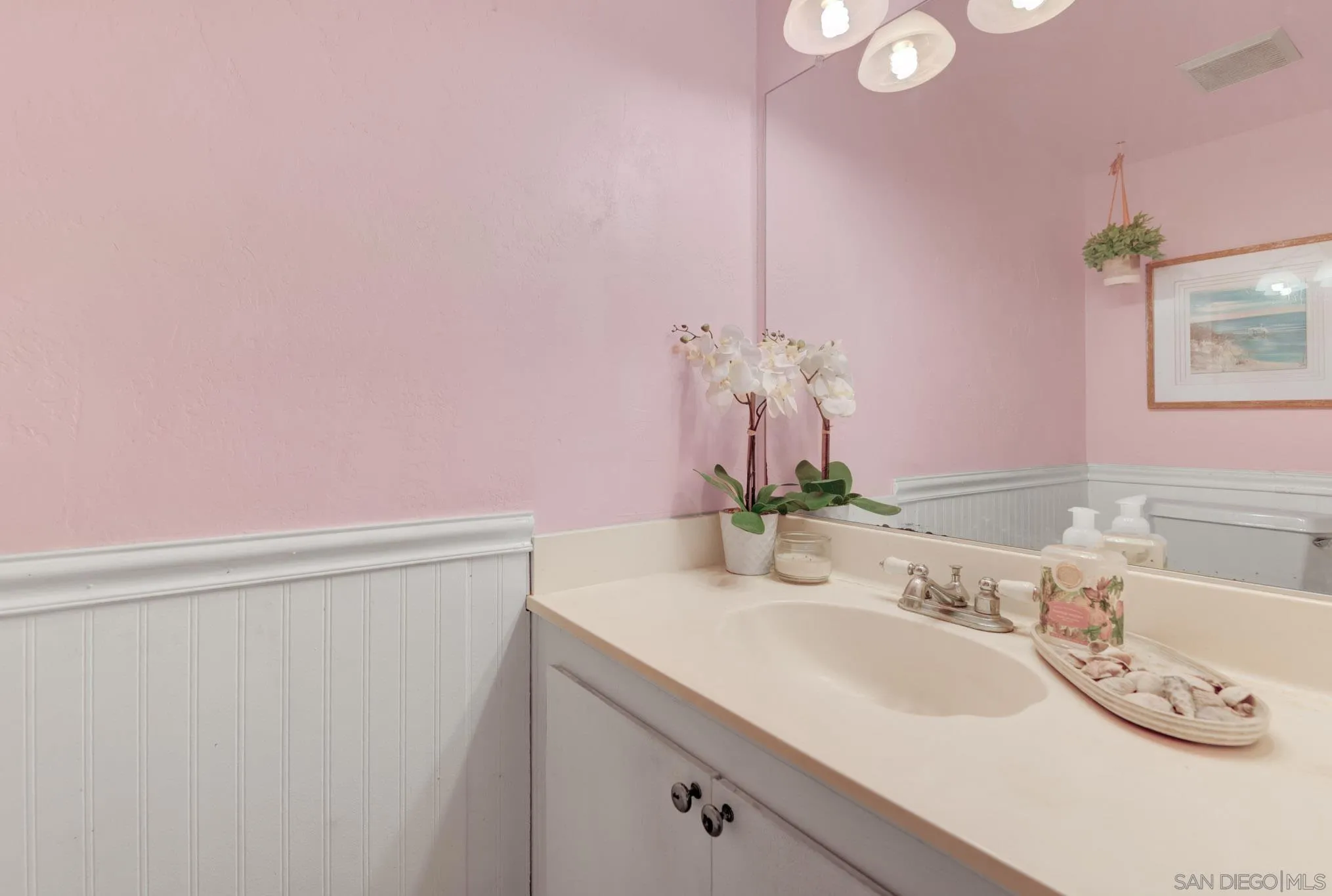 https://cdn.realtyfeed.com/cdn/127/260011800/f7a4bb53077c4a0fe6cc296726ff534a.webp
