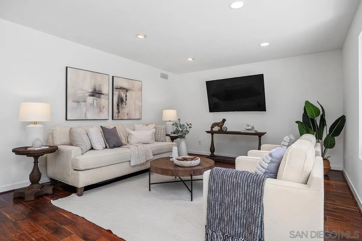 https://cdn.realtyfeed.com/cdn/127/260011808/72de82152f02f2c652540685b8d9466a.webp