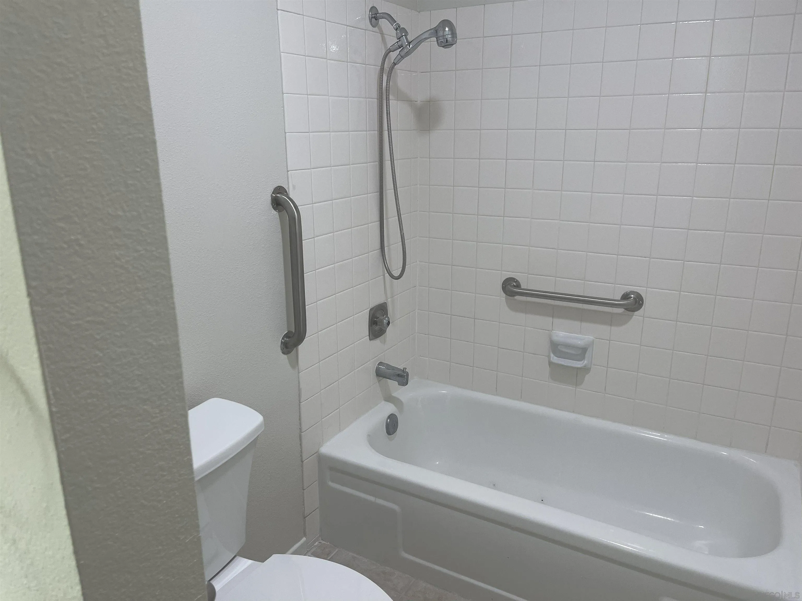 Photo #12: 260011810 Listing: Photo #12