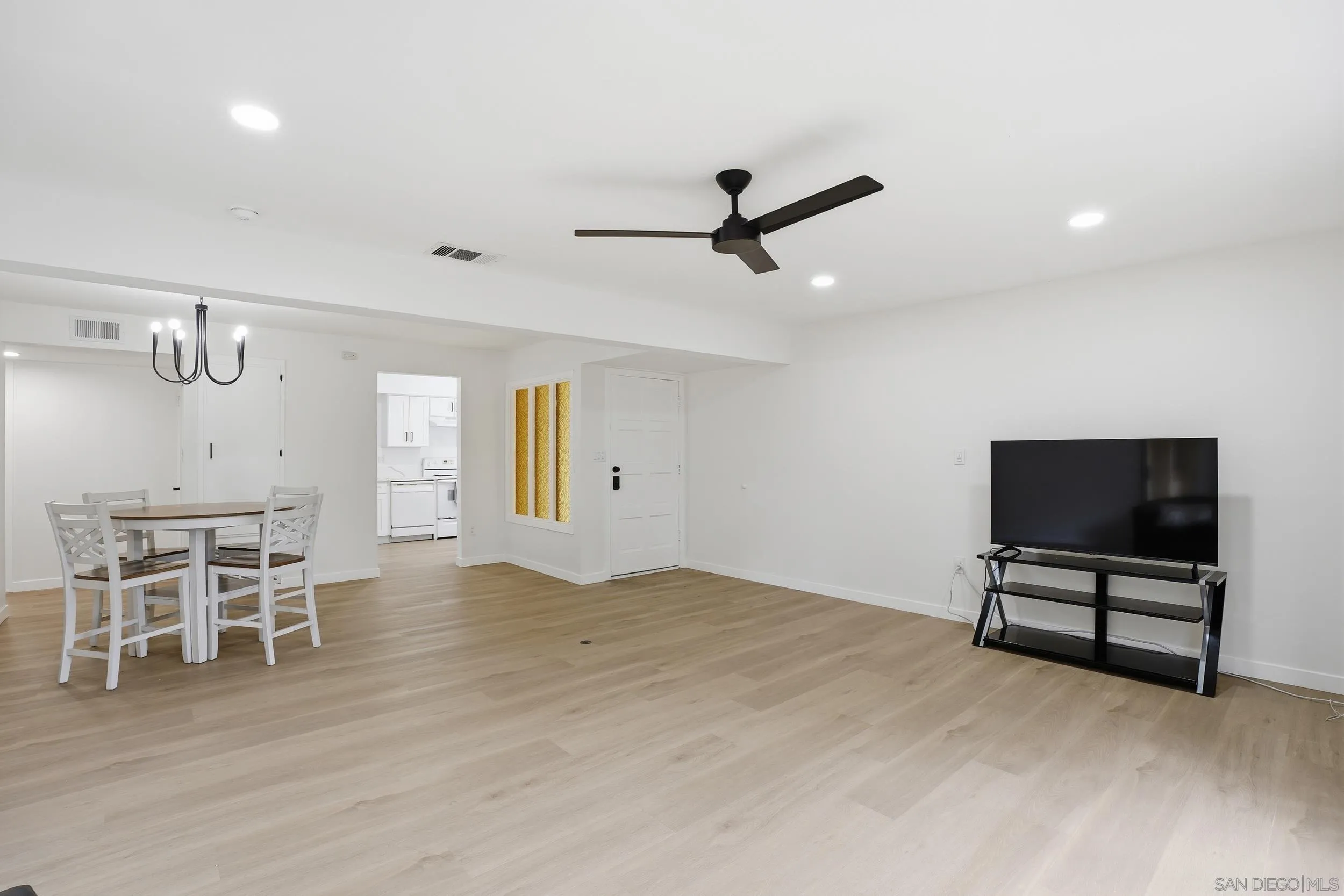 Photo #3: 260011816 Listing: Photo #3