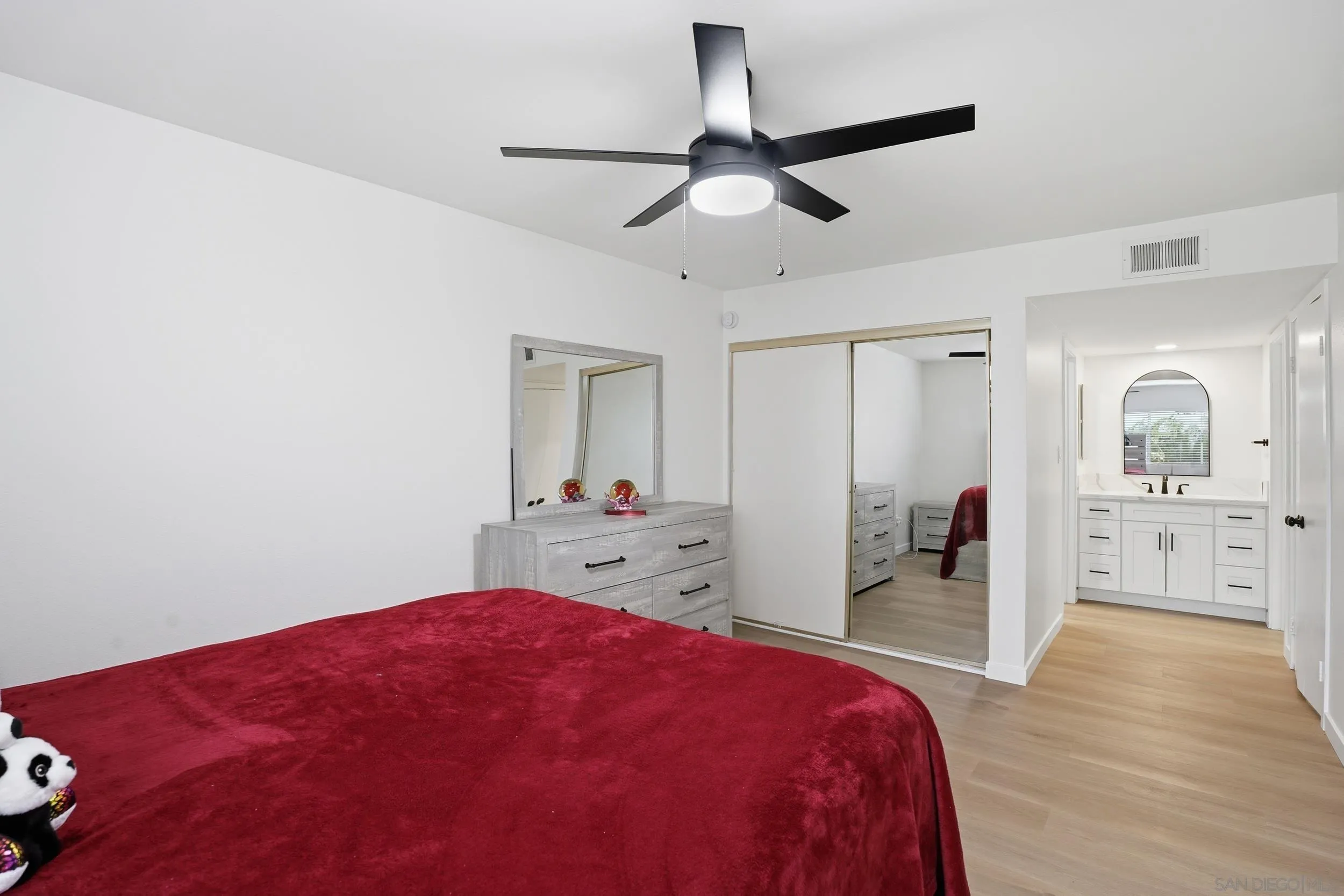 Photo #6: 260011816 Listing: Photo #6