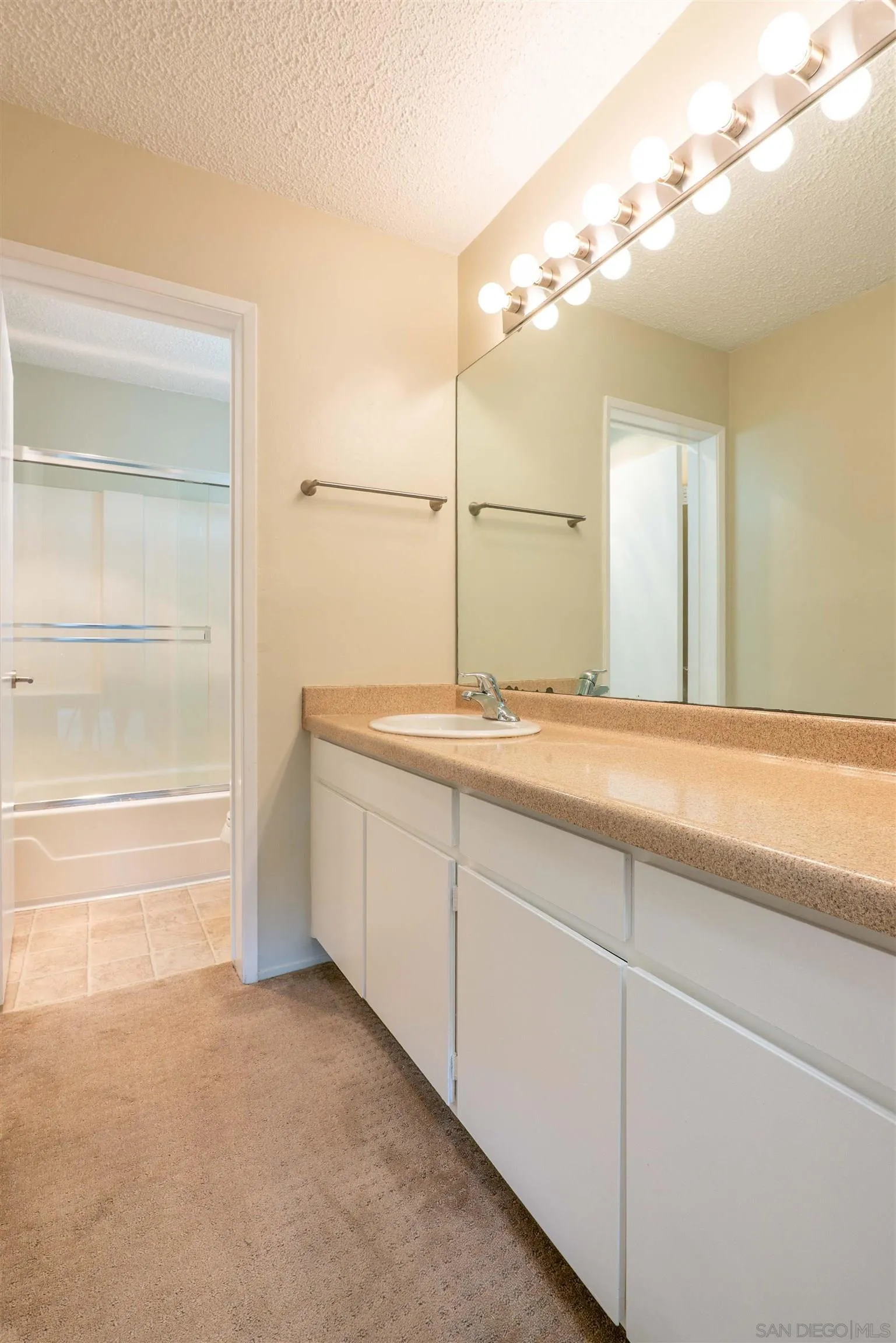 https://cdn.realtyfeed.com/cdn/127/260011822/0213b016f7b2f8c9a0d96fded65cc4bb.webp
