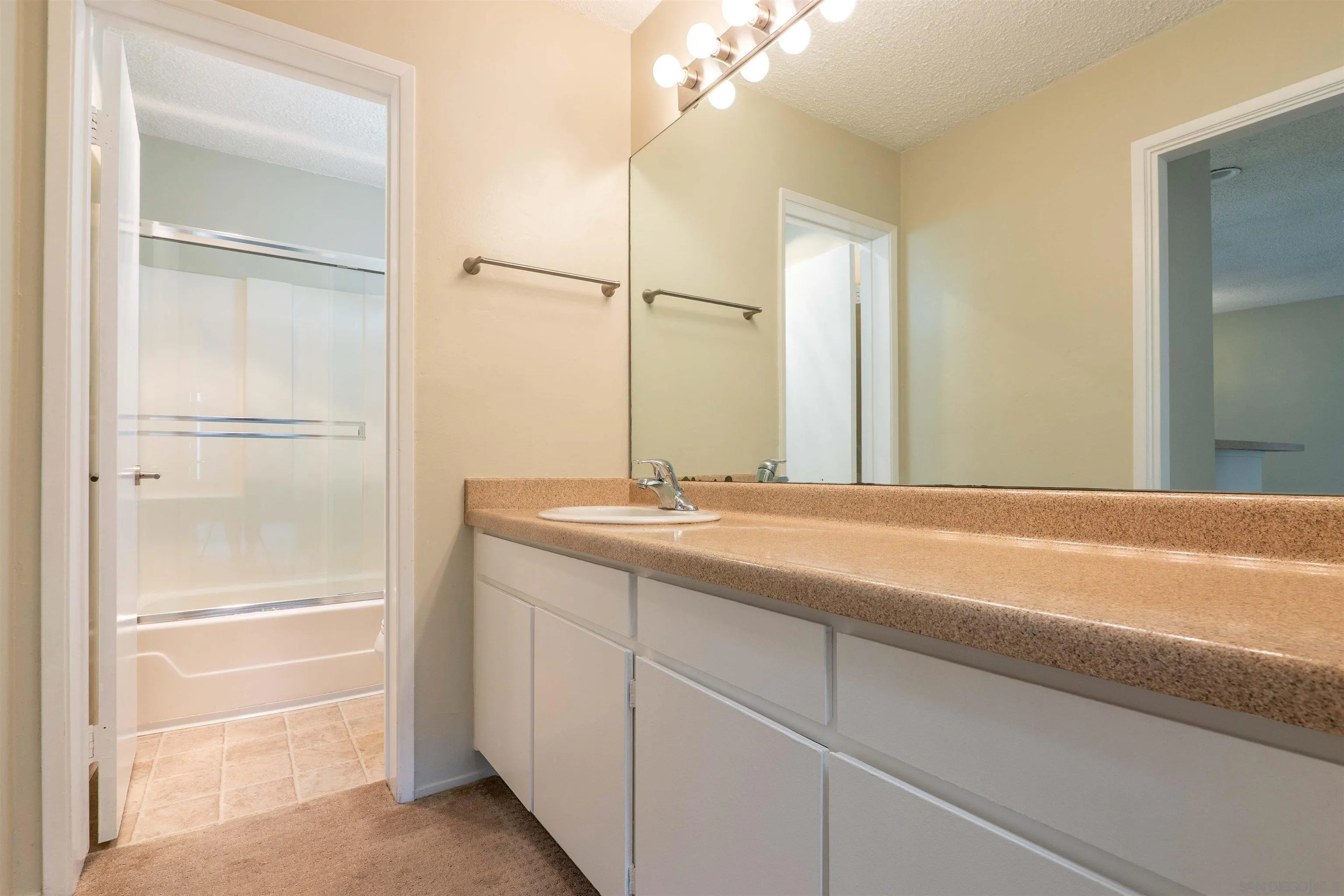 https://cdn.realtyfeed.com/cdn/127/260011822/6e6780ebc2a4b8daf03899a602c4efe1.webp