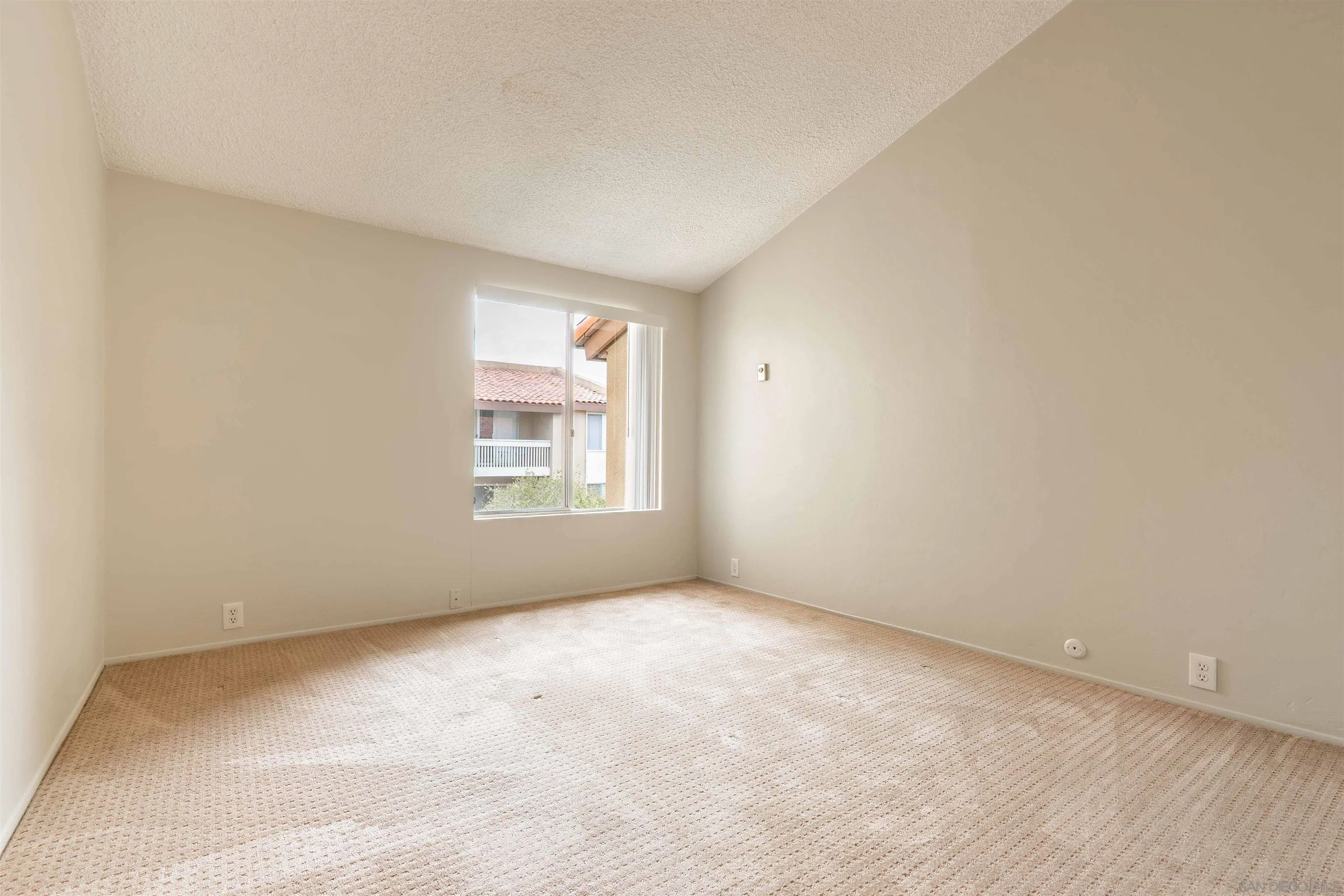 https://cdn.realtyfeed.com/cdn/127/260011822/a9a3a87204b450197ab97da6748d375c.webp