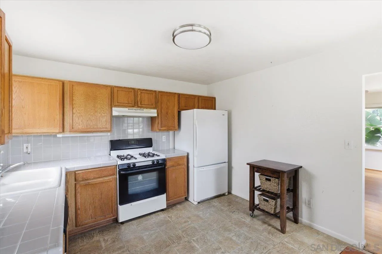 https://cdn.realtyfeed.com/cdn/127/260011823/366bd90edab9b3152c0b58800475babf.webp