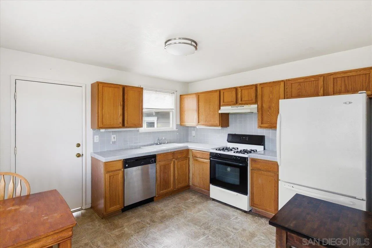 https://cdn.realtyfeed.com/cdn/127/260011823/68b9ac2d055fa72d93ecd18ab90f9d6f.webp