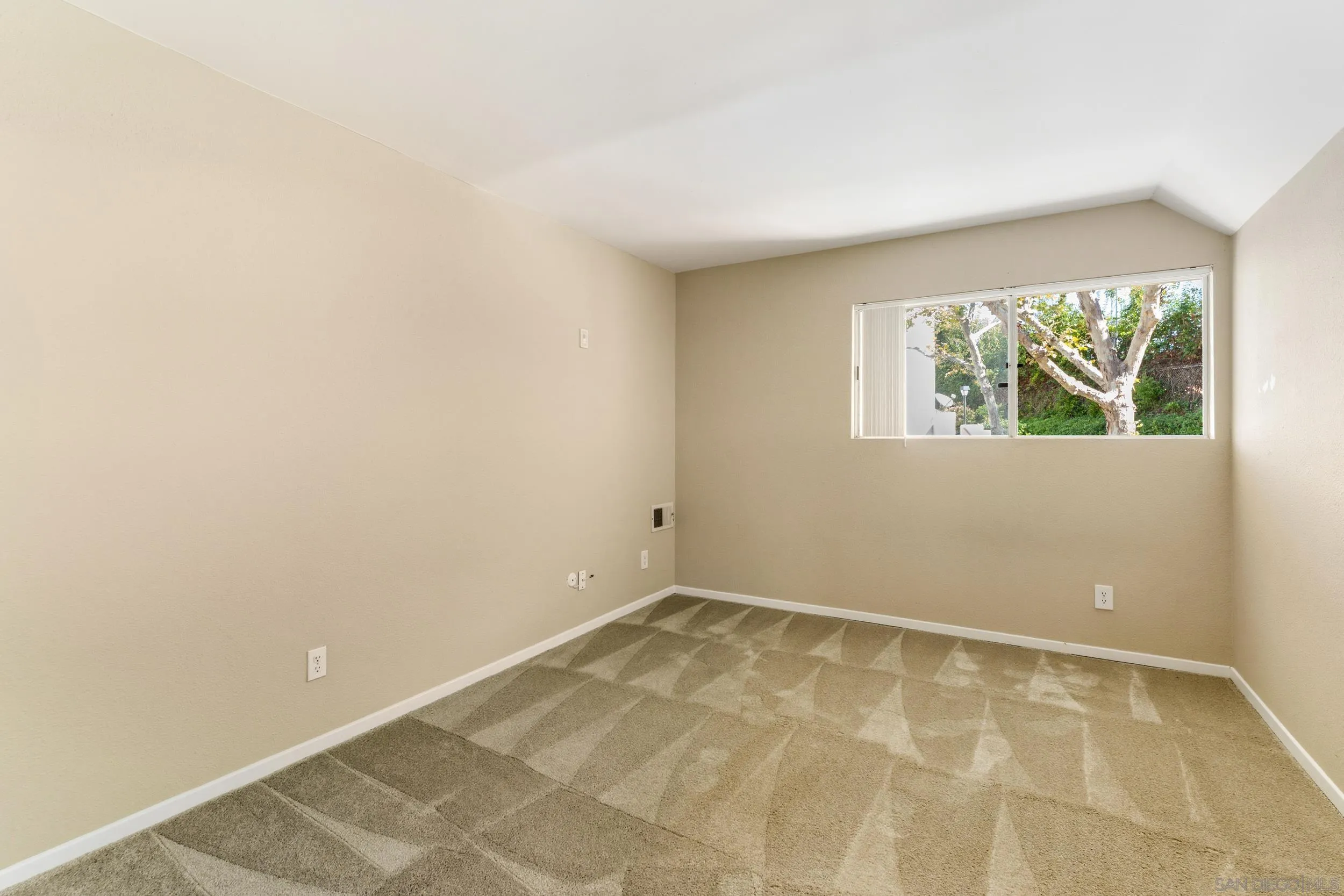Photo #11: 260011824 Listing: Photo #11