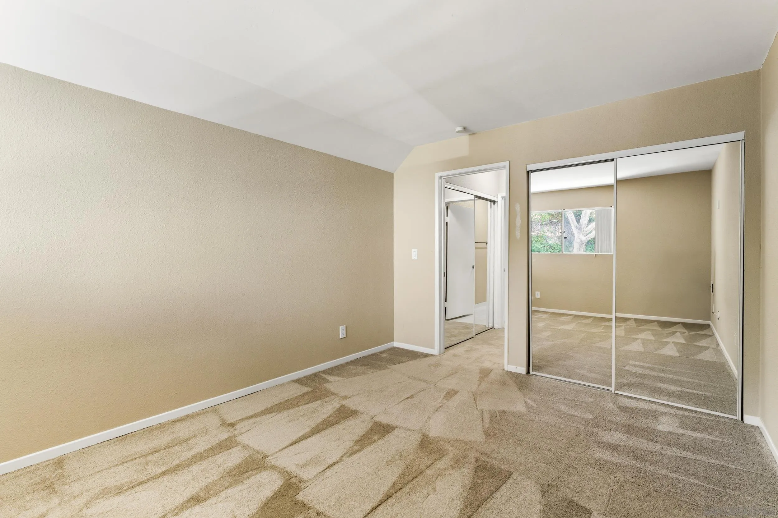 Photo #12: 260011824 Listing: Photo #12