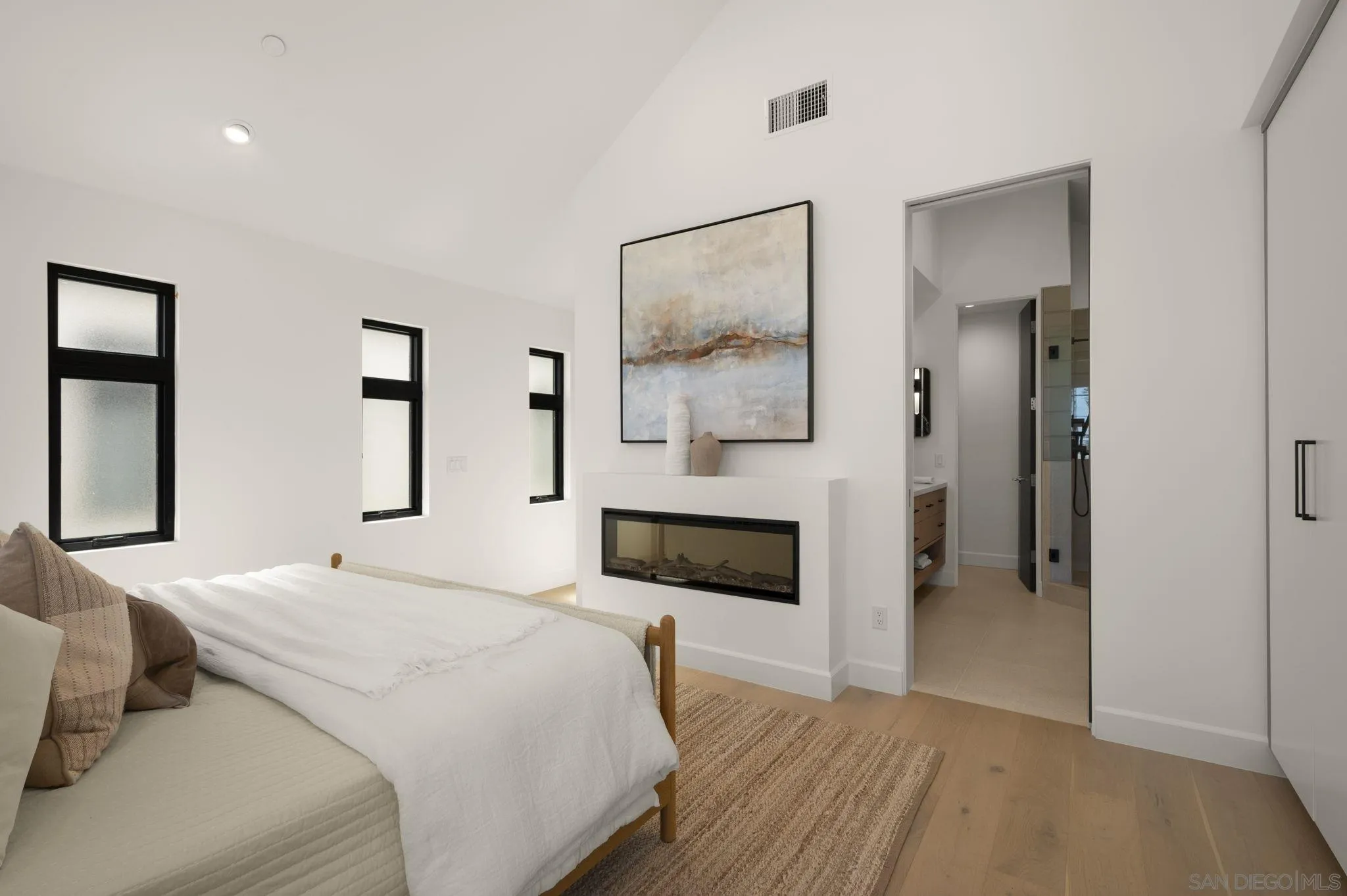 https://cdn.realtyfeed.com/cdn/127/260011828/1de0cbd5f2ef704f6986dc56bced0c51.webp