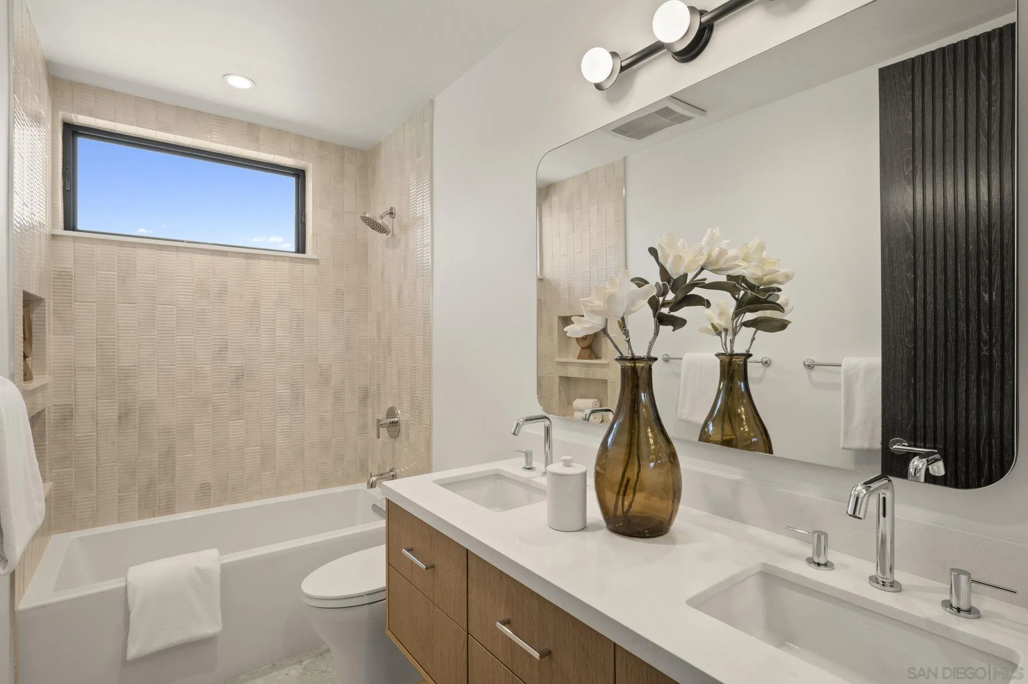 https://cdn.realtyfeed.com/cdn/127/260011828/1deef6b0bae772ce1f5e7f35bb66c9d5.webp