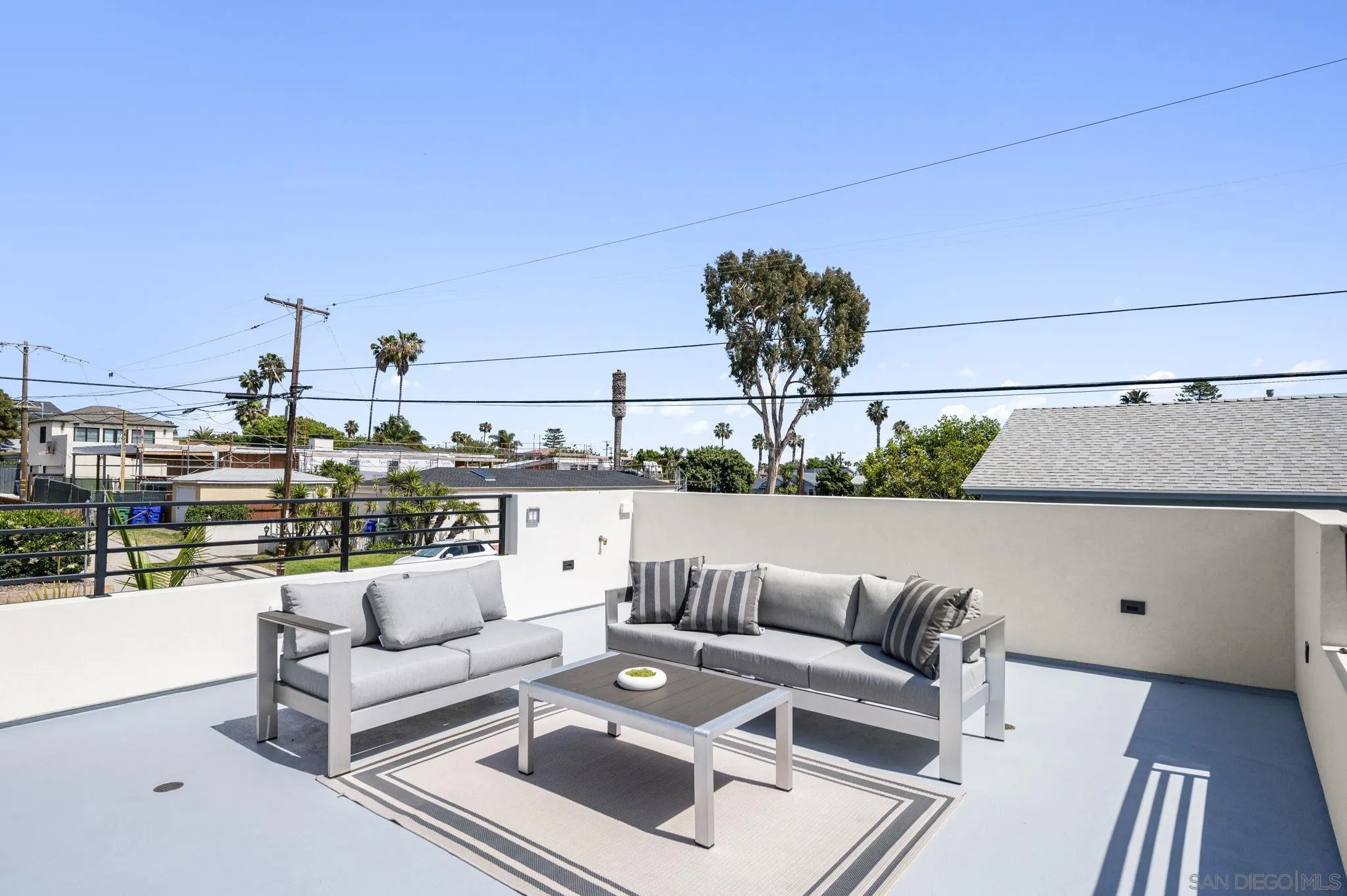 https://cdn.realtyfeed.com/cdn/127/260011828/b29947fc6092fec85560afcb13d9b526.webp