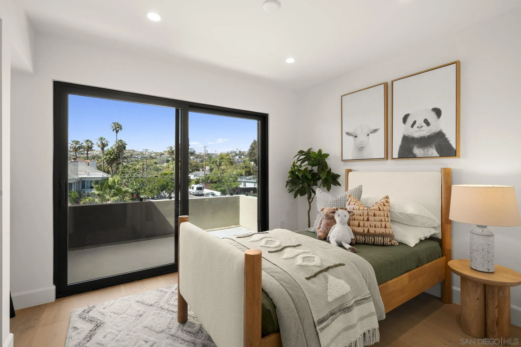 https://cdn.realtyfeed.com/cdn/127/260011828/c58a03b025128647bb4eaa40118b0f49.webp