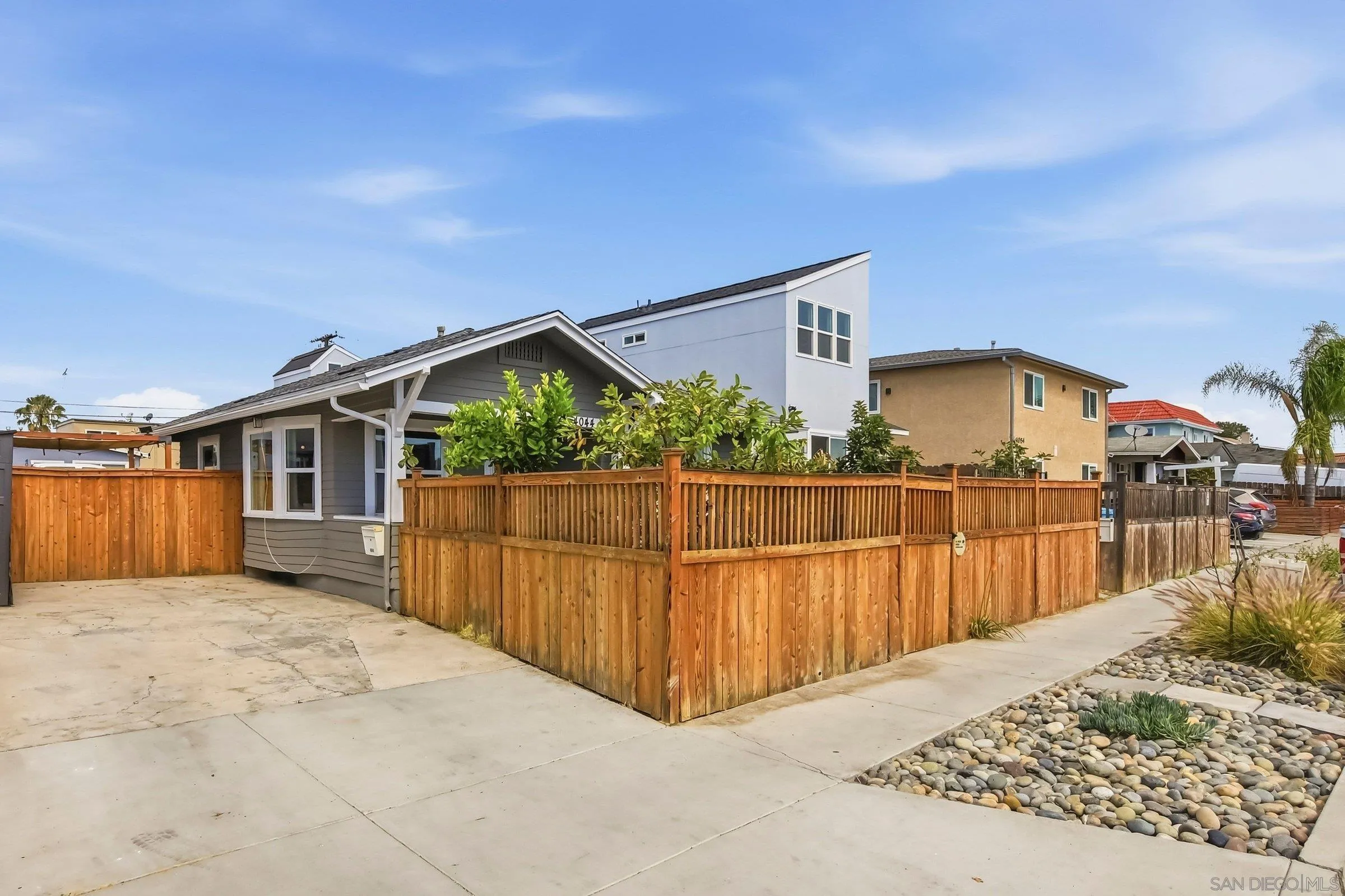 https://cdn.realtyfeed.com/cdn/127/260011835/89a84ec2cc87a739db481bc7683b1d56.webp