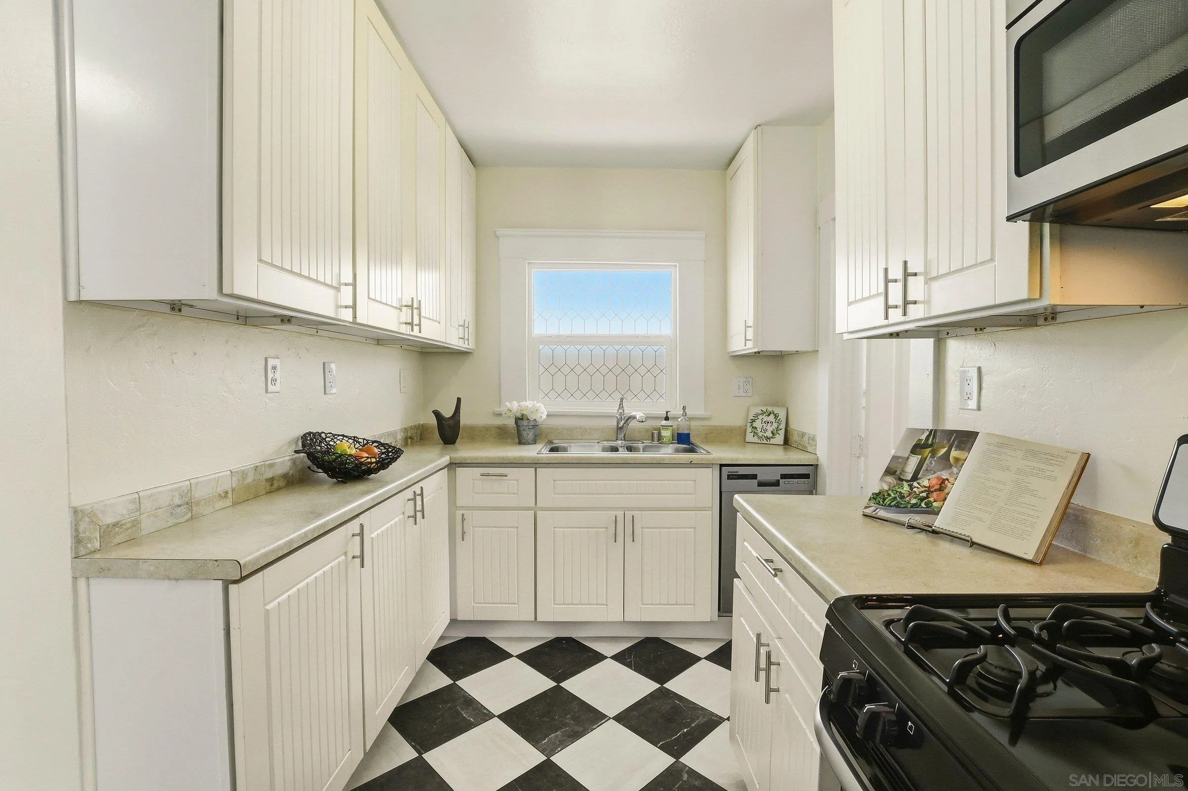 https://cdn.realtyfeed.com/cdn/127/260011835/b4a774ba67dd26c47f88f407a727e82e.webp