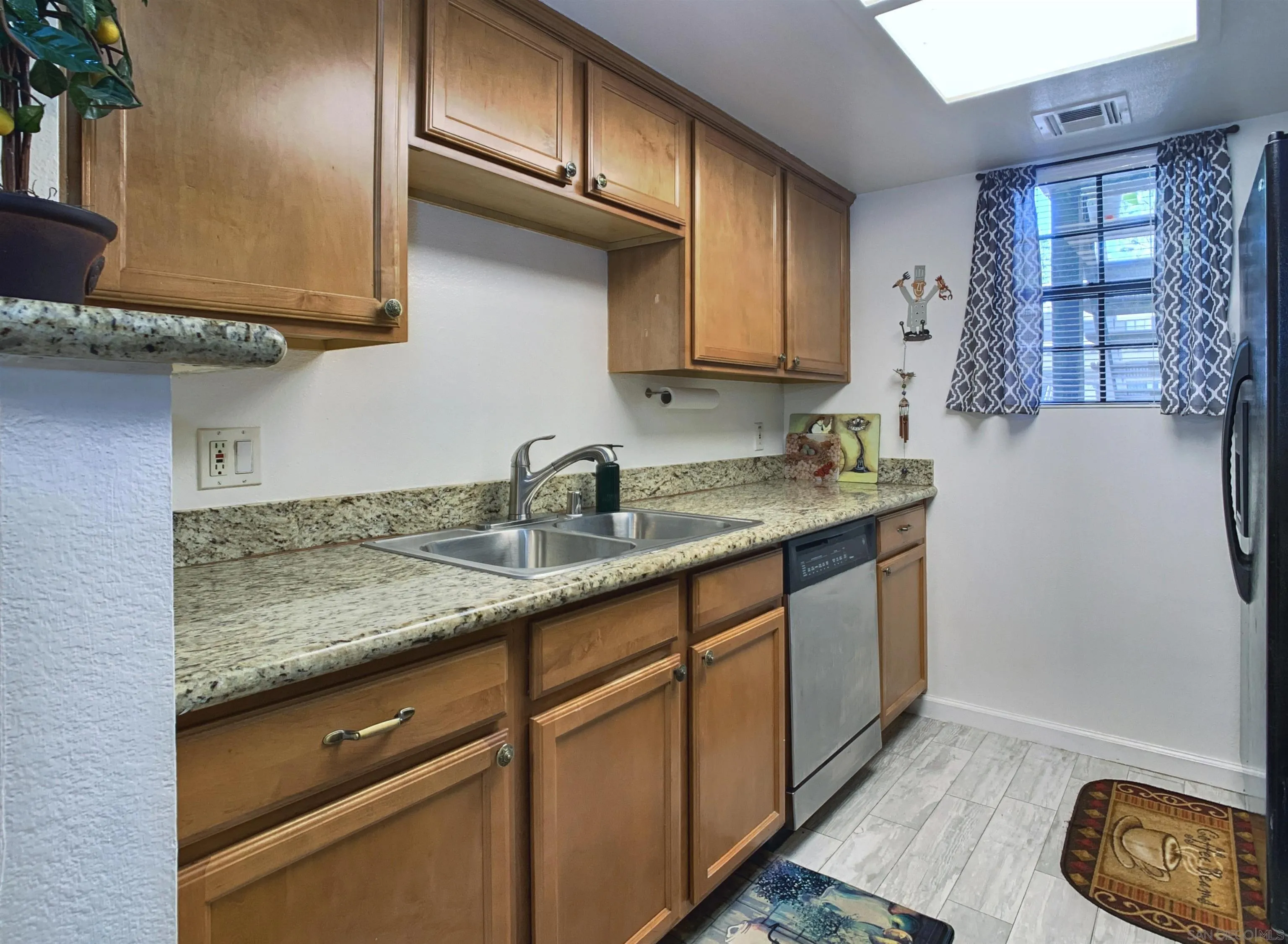 Photo #3: 260011838 Listing: Photo #3