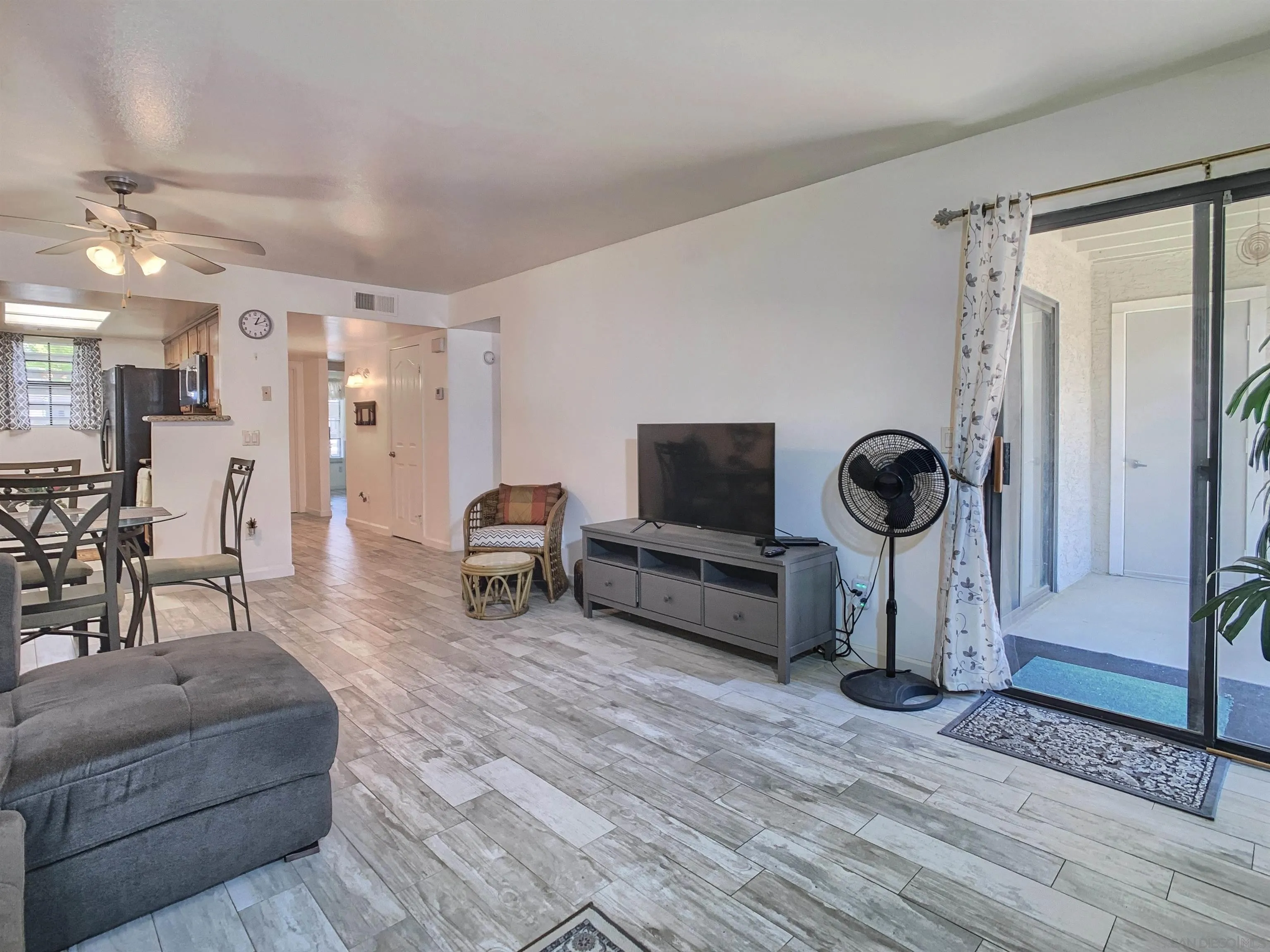 Photo #8: 260011838 Listing: Photo #8