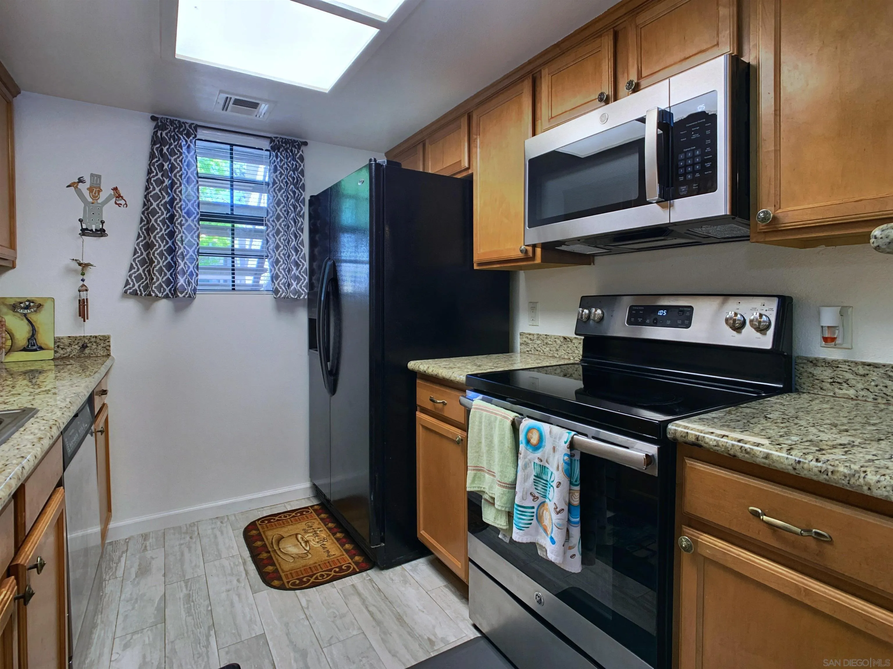Photo #4: 260011838 Listing: Photo #4