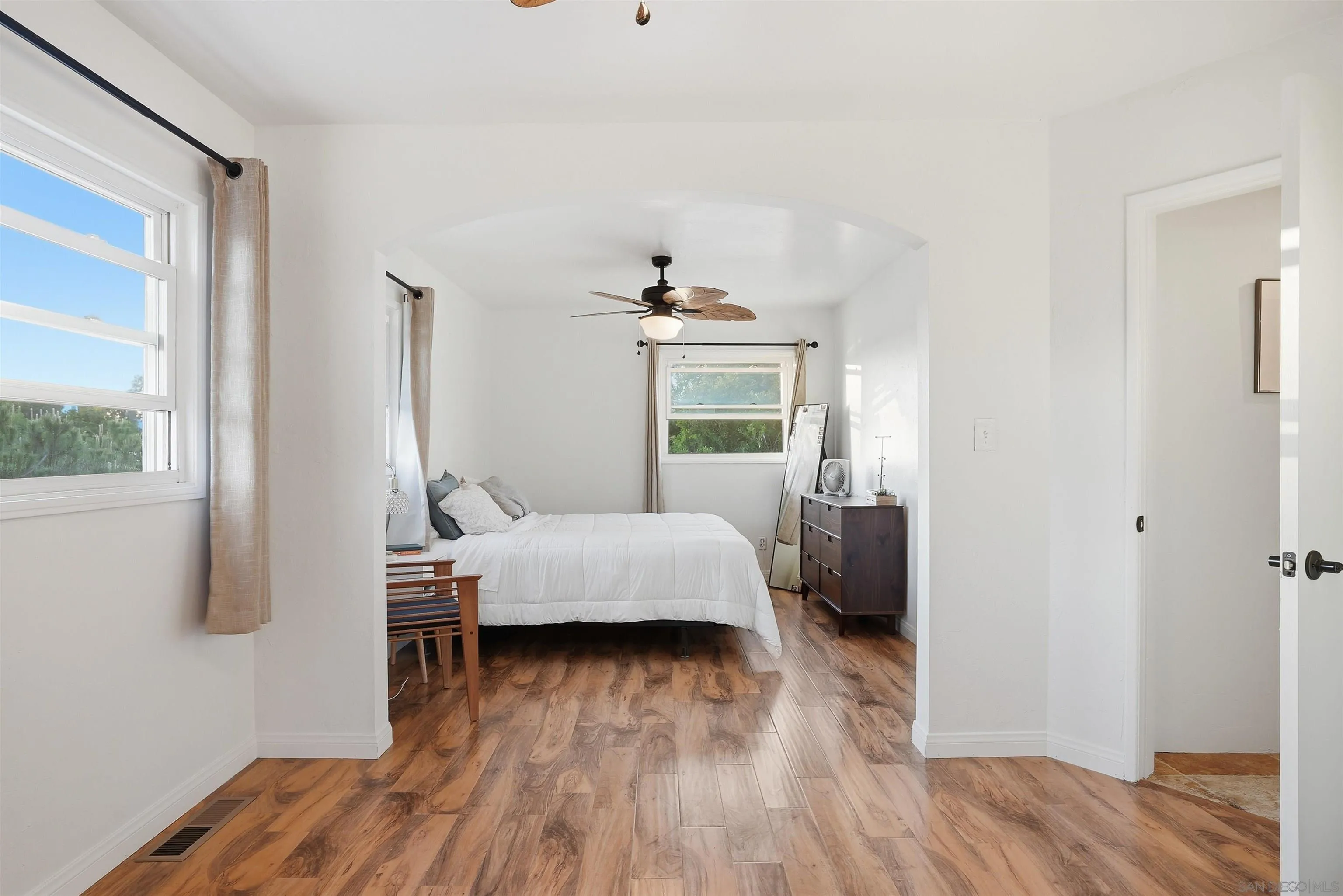 https://cdn.realtyfeed.com/cdn/127/260011839/f8d3b4bffe43f734b15aa24ef24c51de.webp