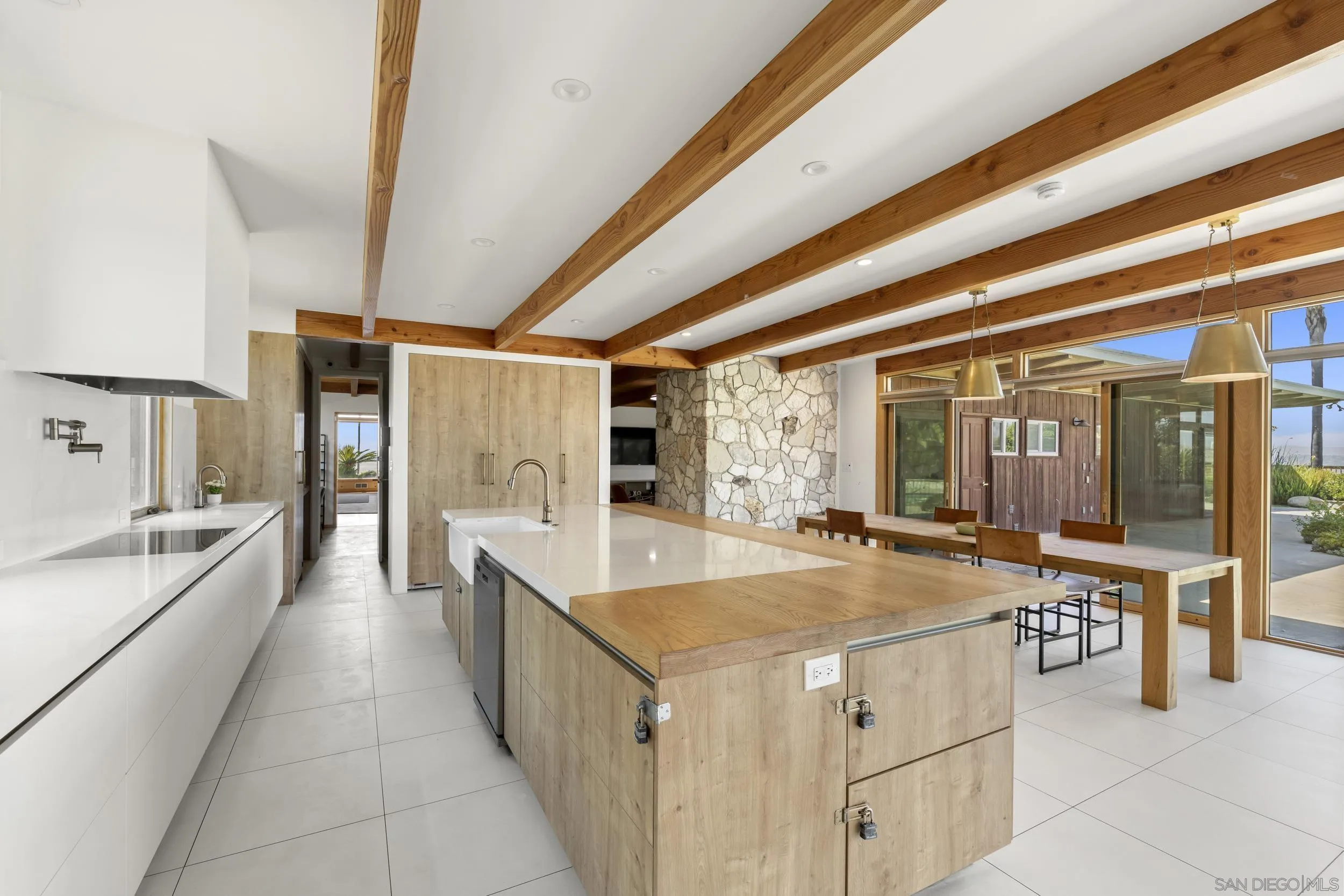https://cdn.realtyfeed.com/cdn/127/260011841/086f3e3ae4699417ee0a6a22f78b78ea.webp