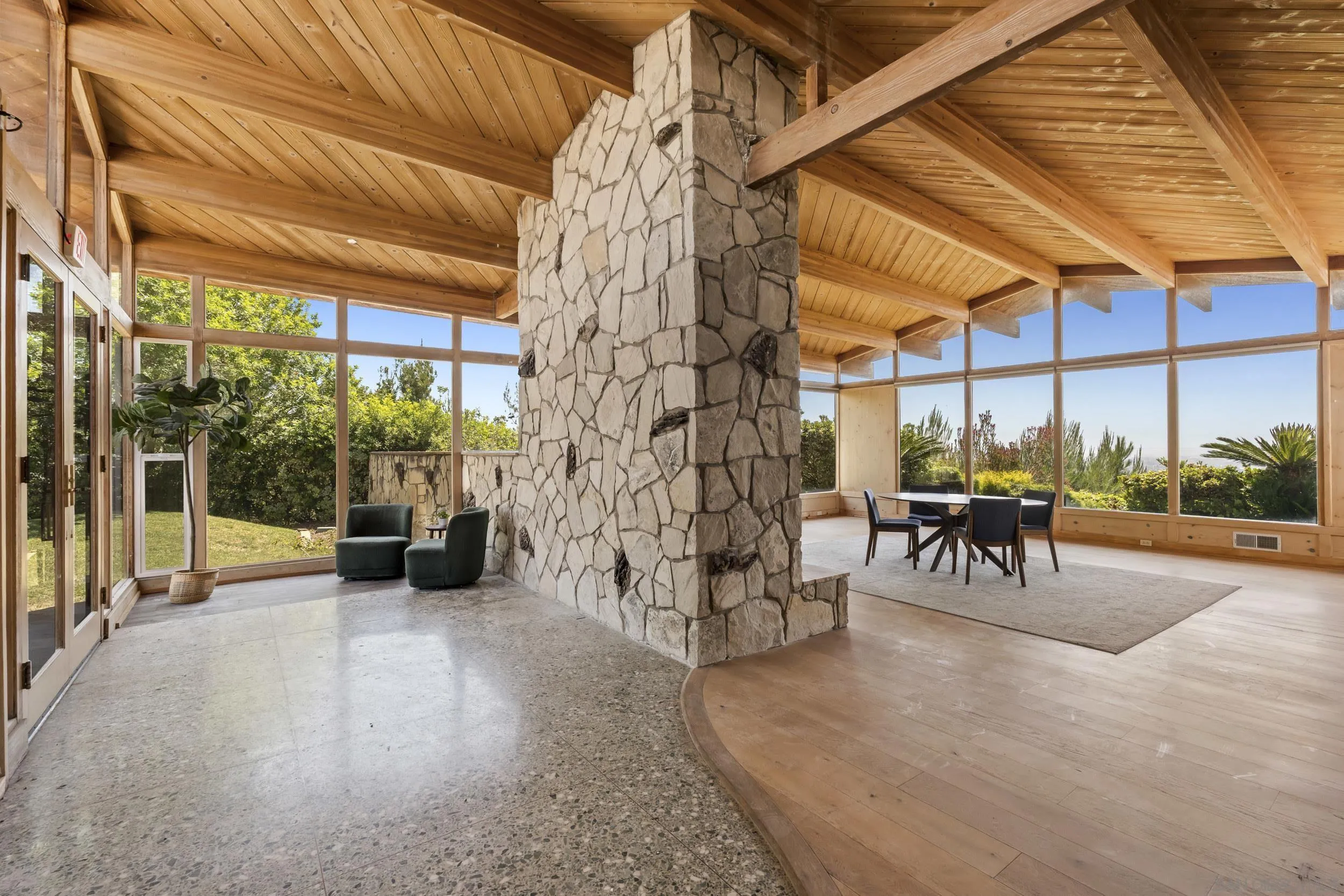 https://cdn.realtyfeed.com/cdn/127/260011841/144ffff96cb6c63bd31fc17bb00a2d88.webp
